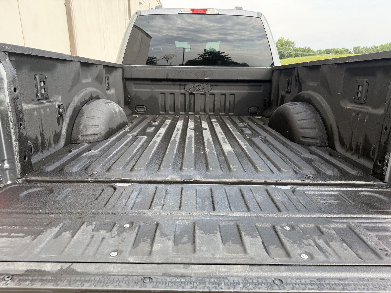 Vehicle photo 37