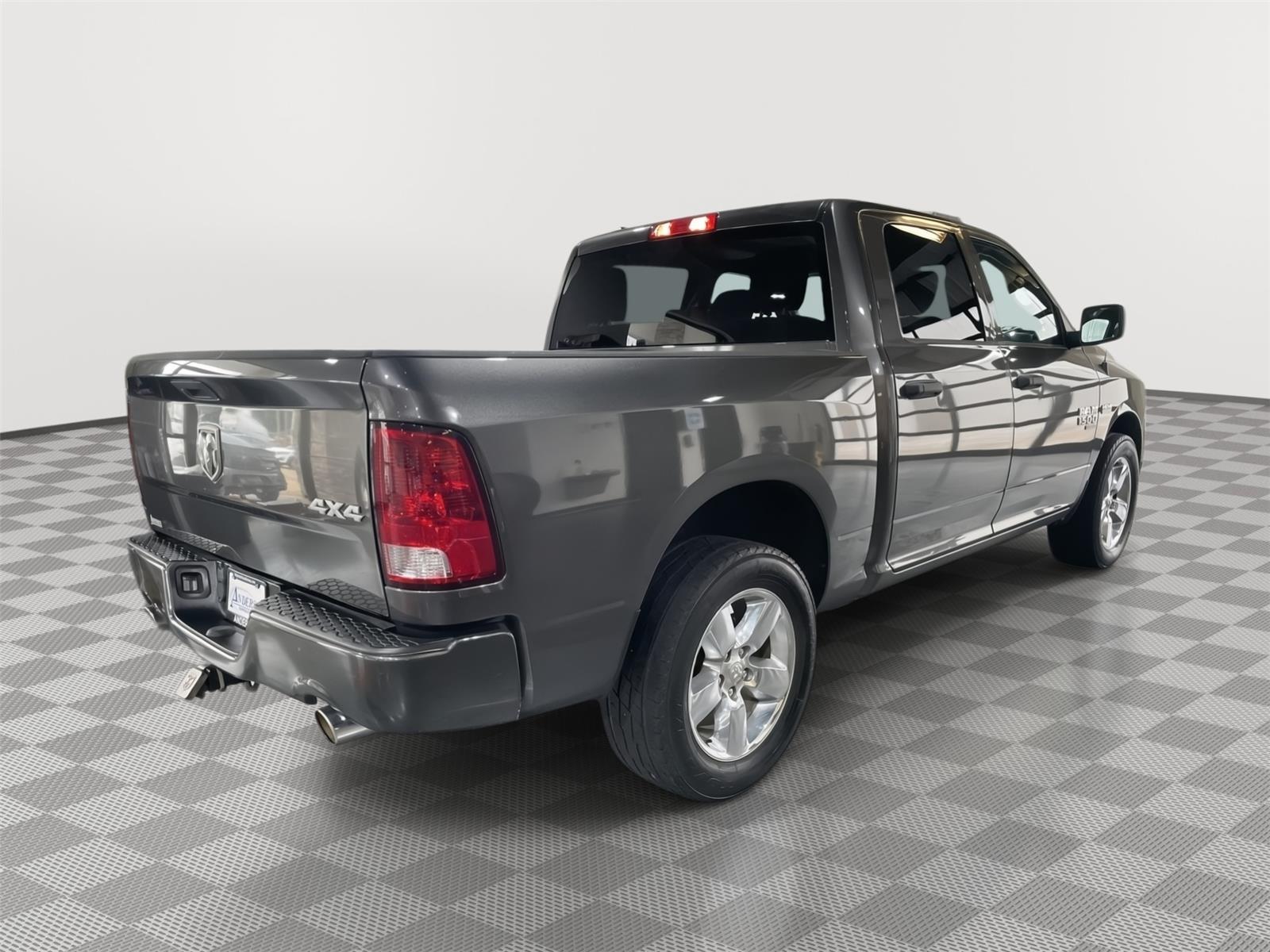 Vehicle photo 7