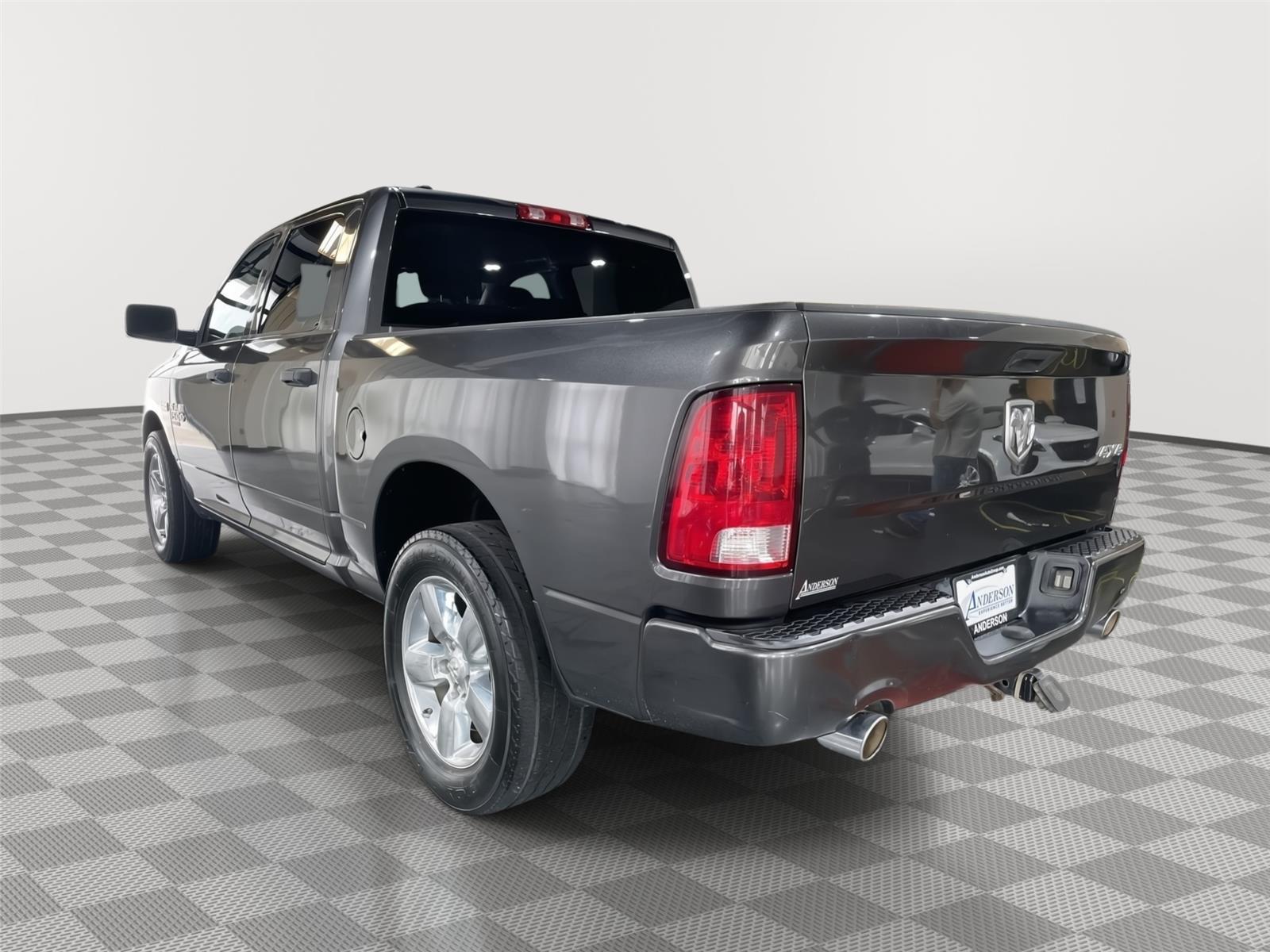 Vehicle photo 9