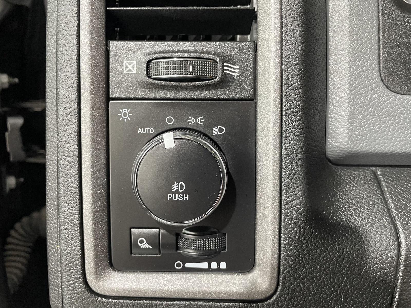 Vehicle photo 13