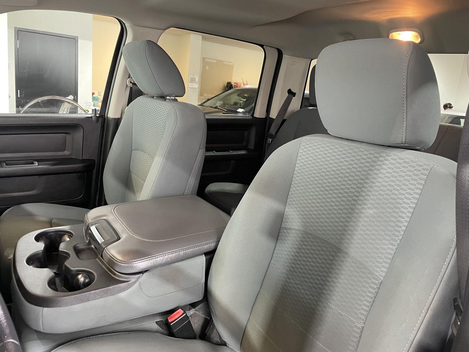 Vehicle photo 17