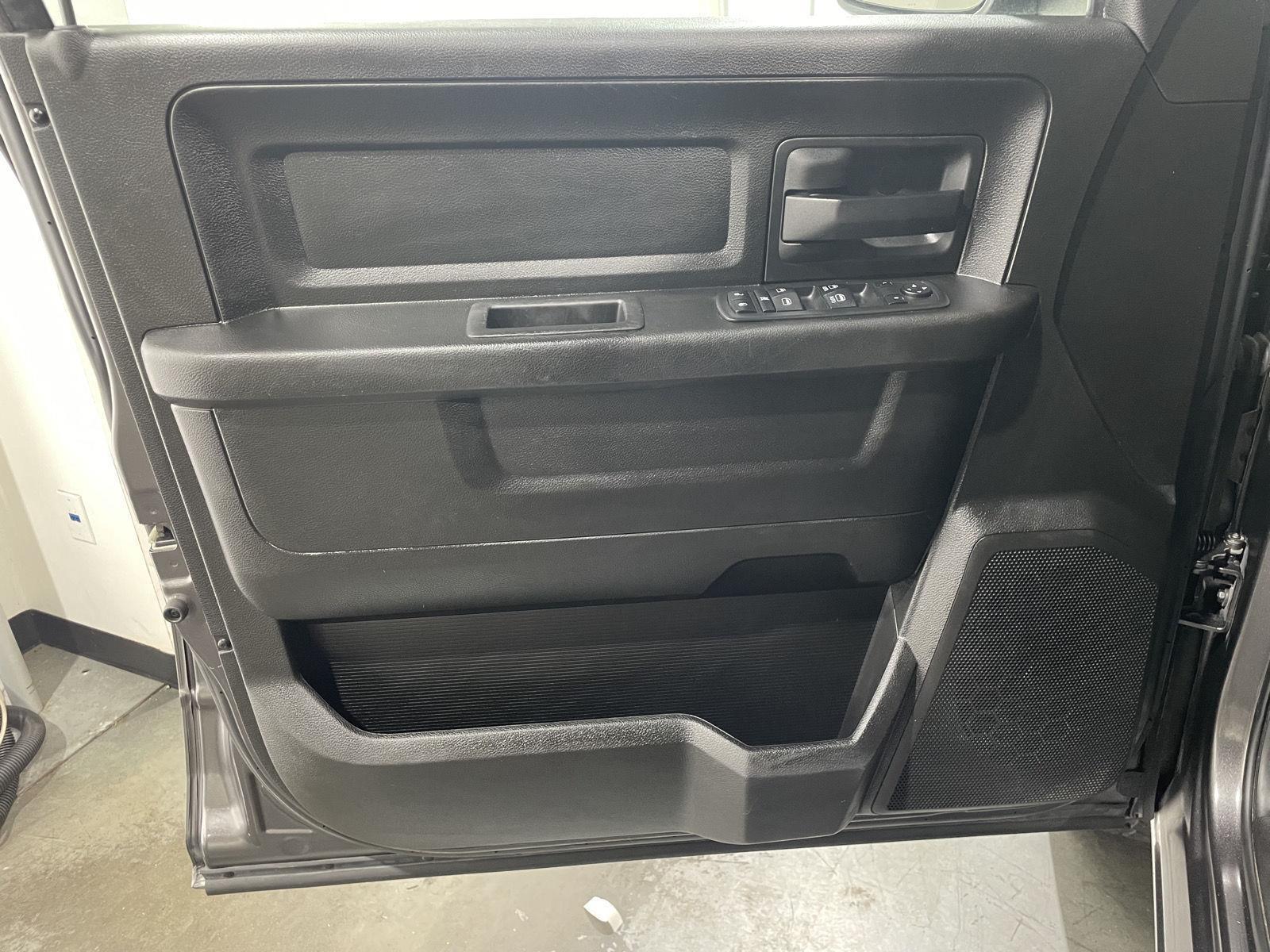 Vehicle photo 18
