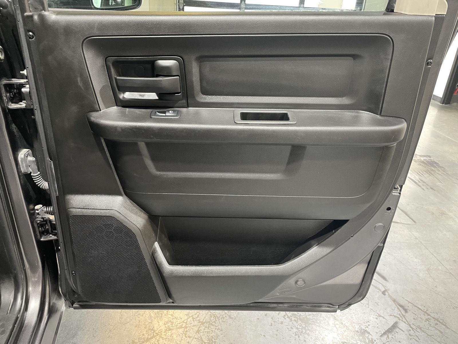 Vehicle photo 22
