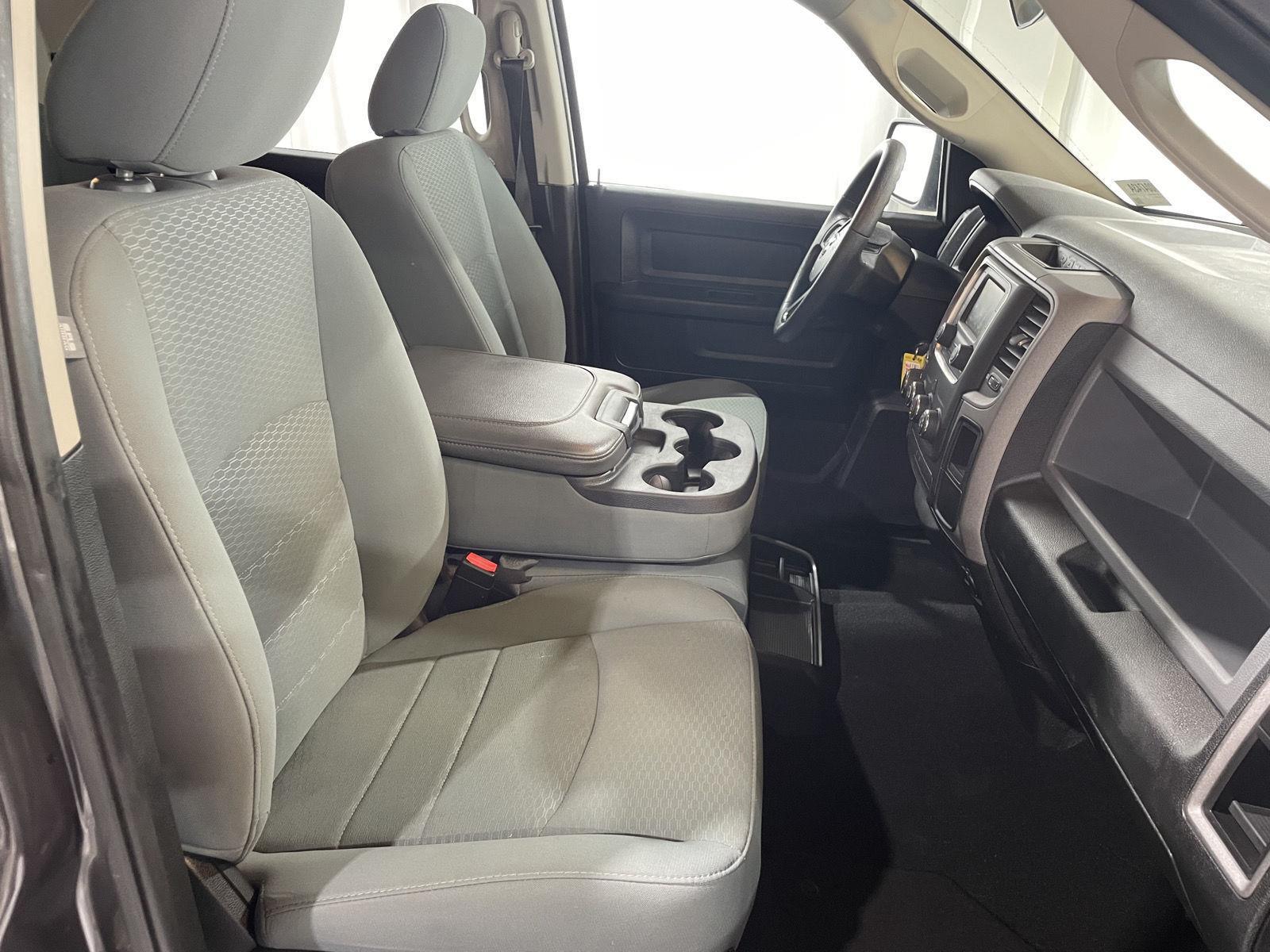 Vehicle photo 24