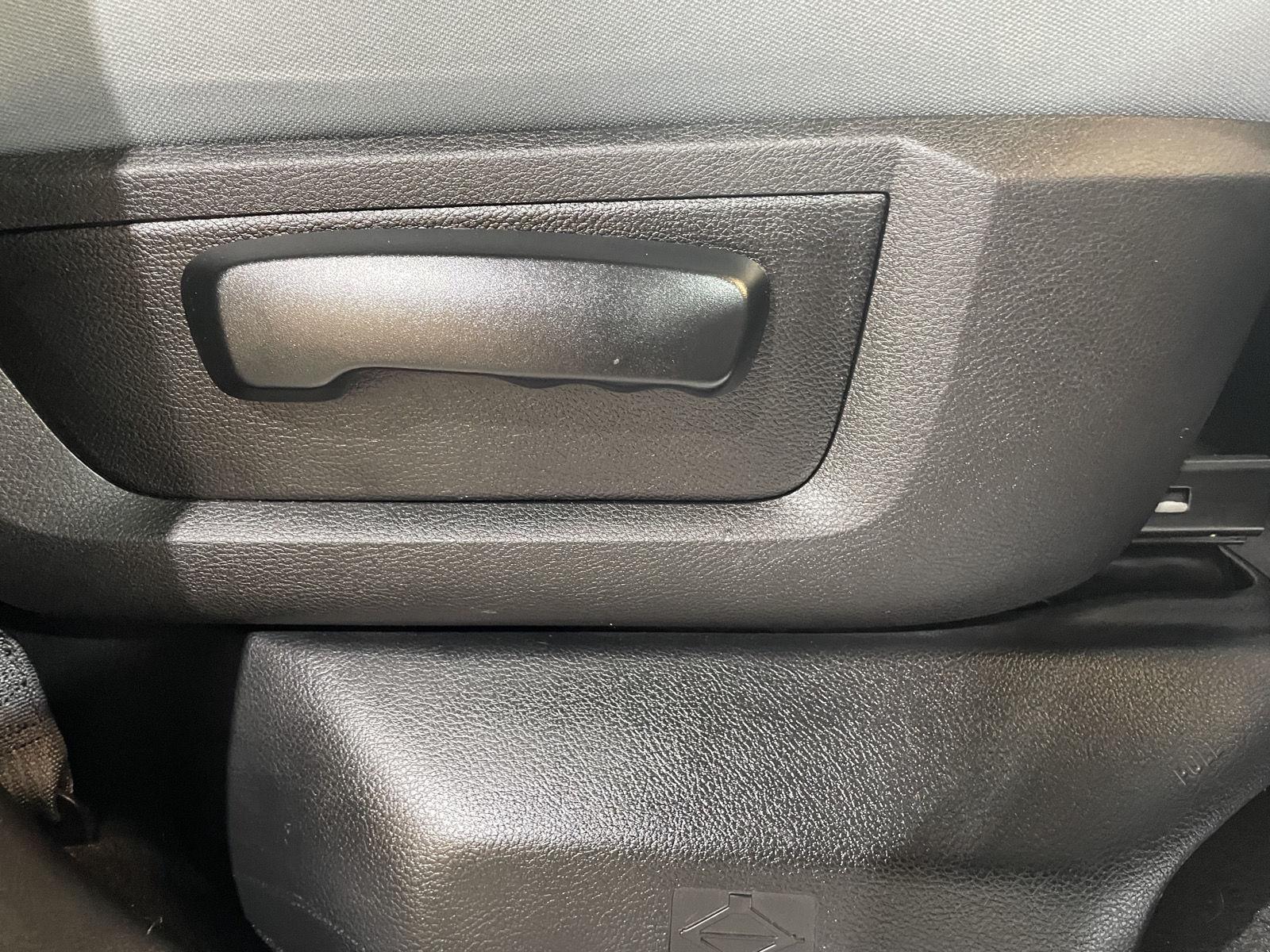 Vehicle photo 25