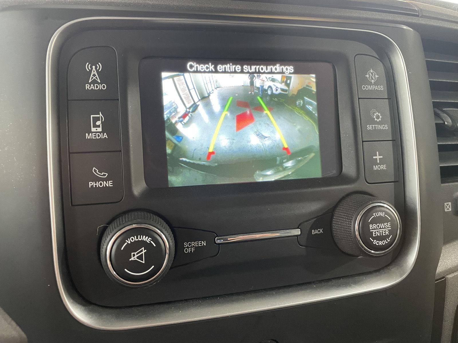 Vehicle photo 28