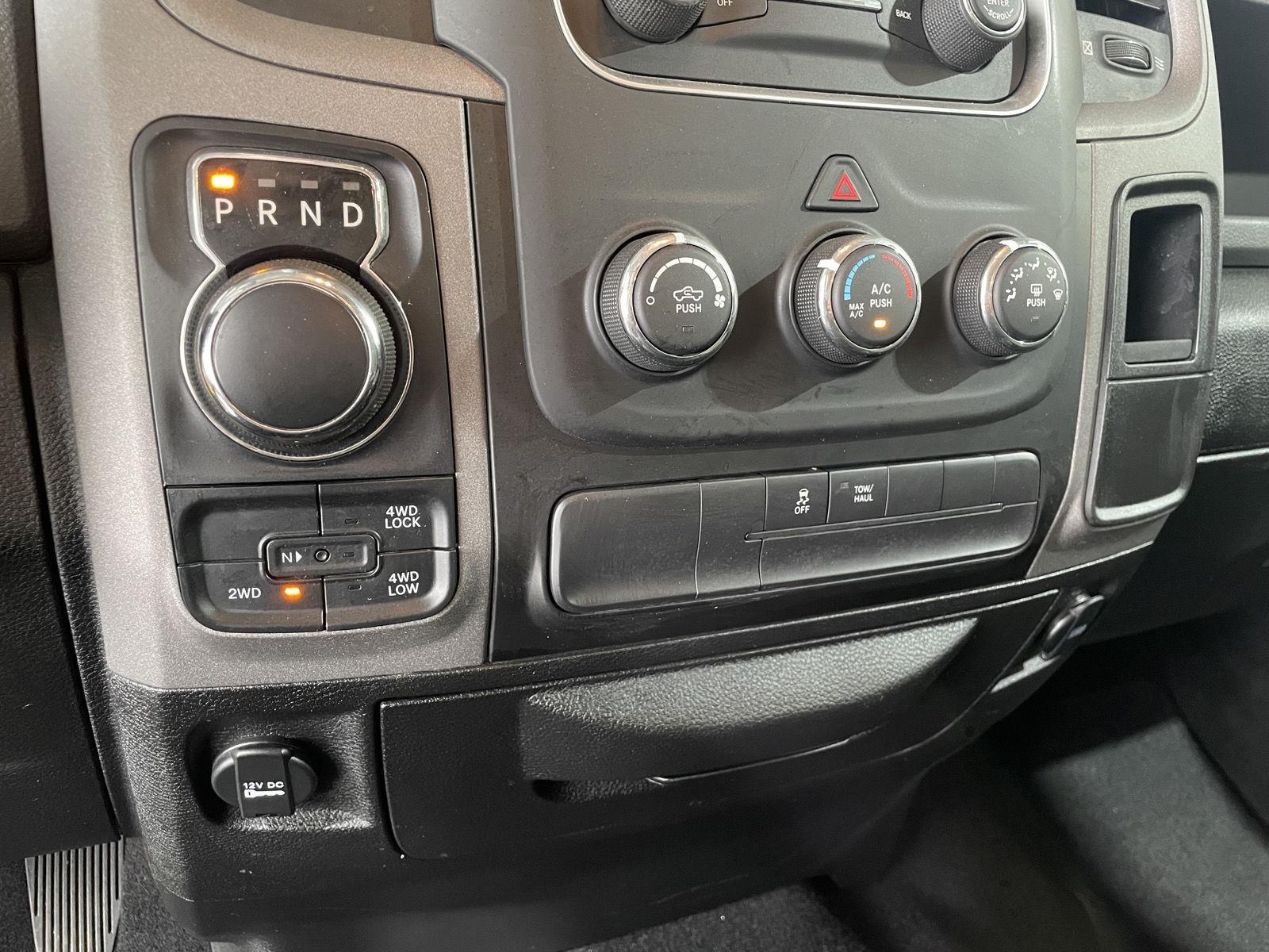 Vehicle photo 29