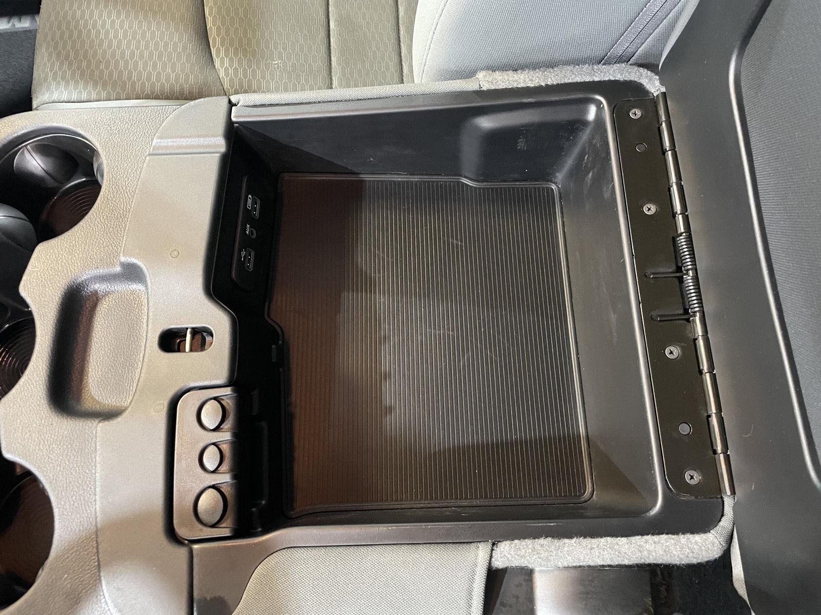 Vehicle photo 31