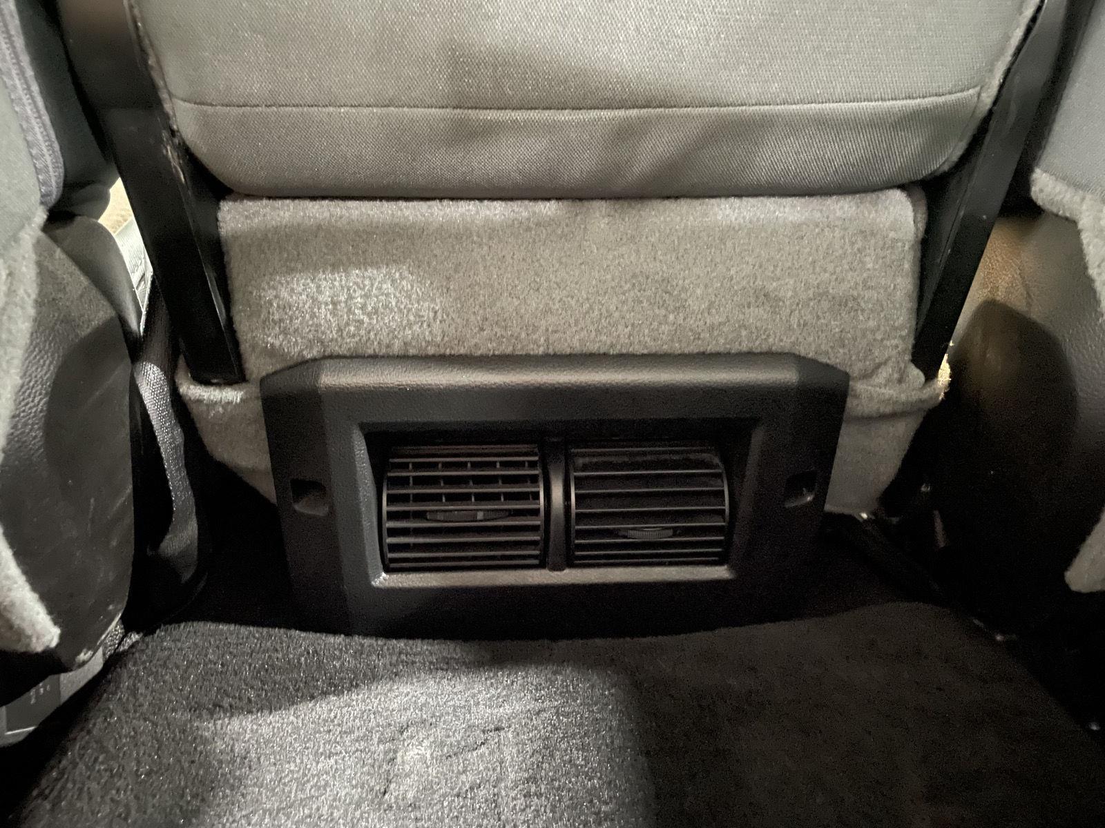 Vehicle photo 32