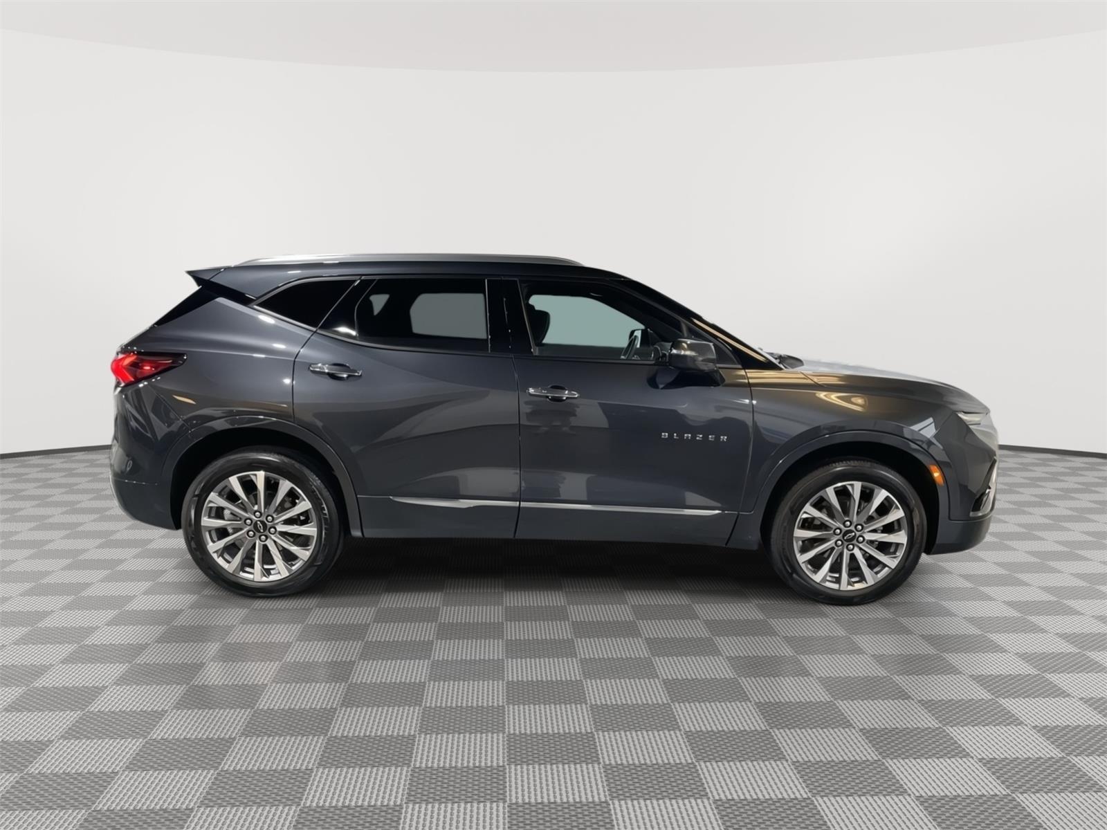 Vehicle photo 6