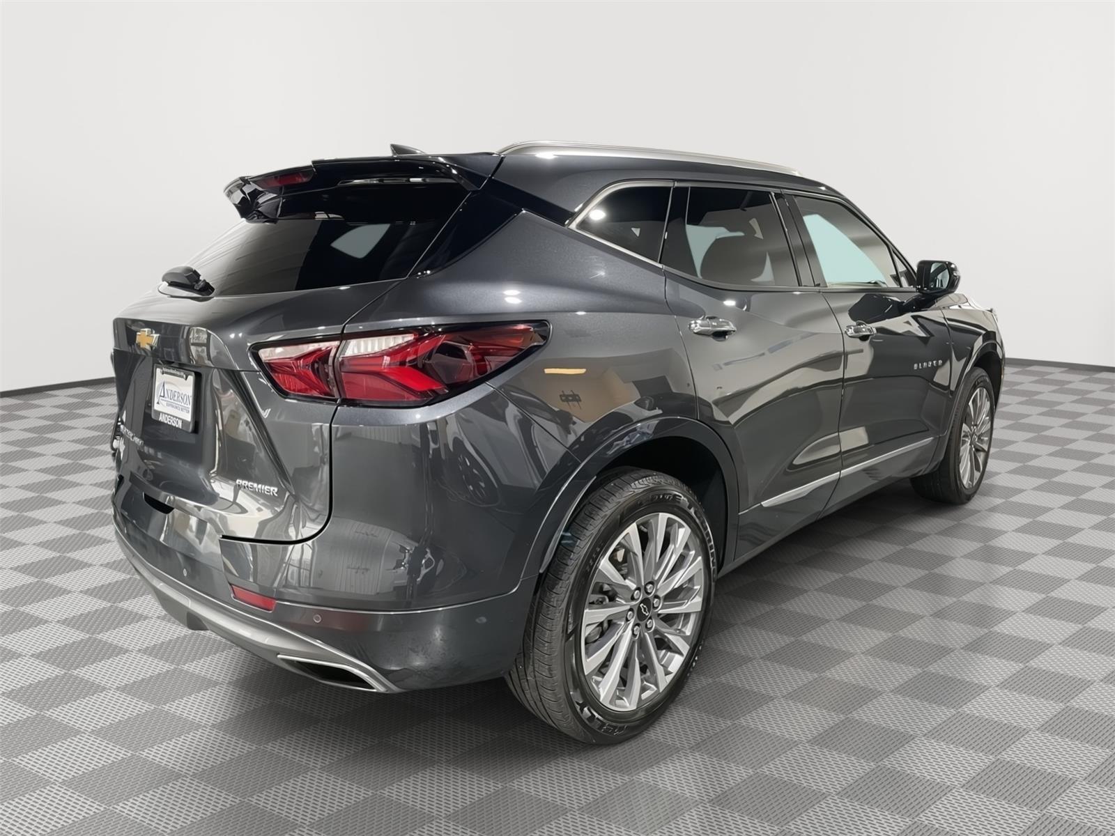 Vehicle photo 7