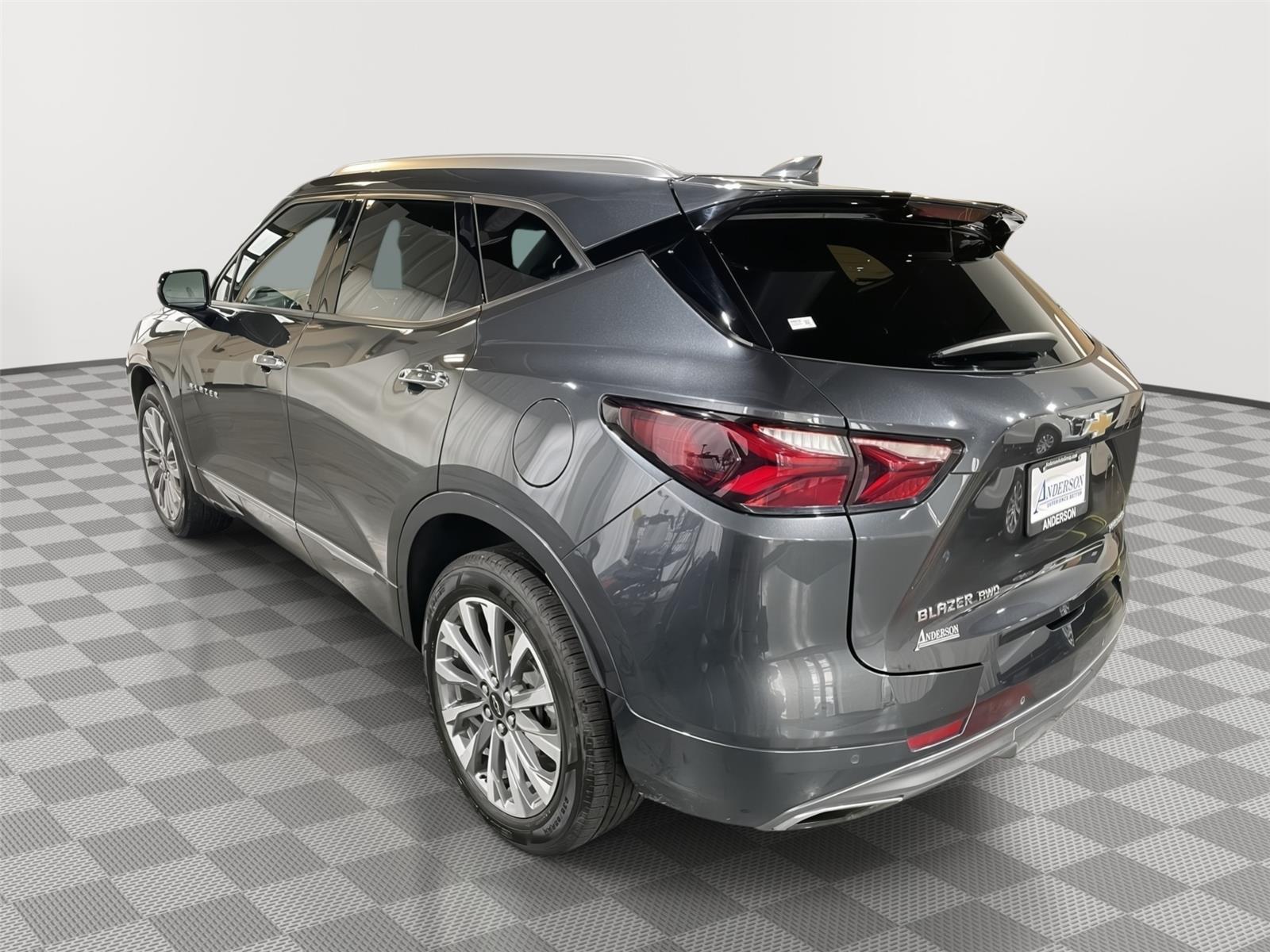 Vehicle photo 9