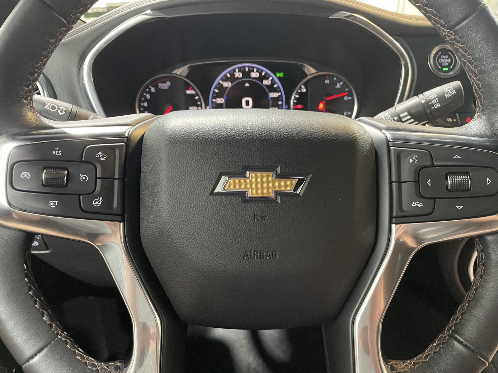 Vehicle photo 12