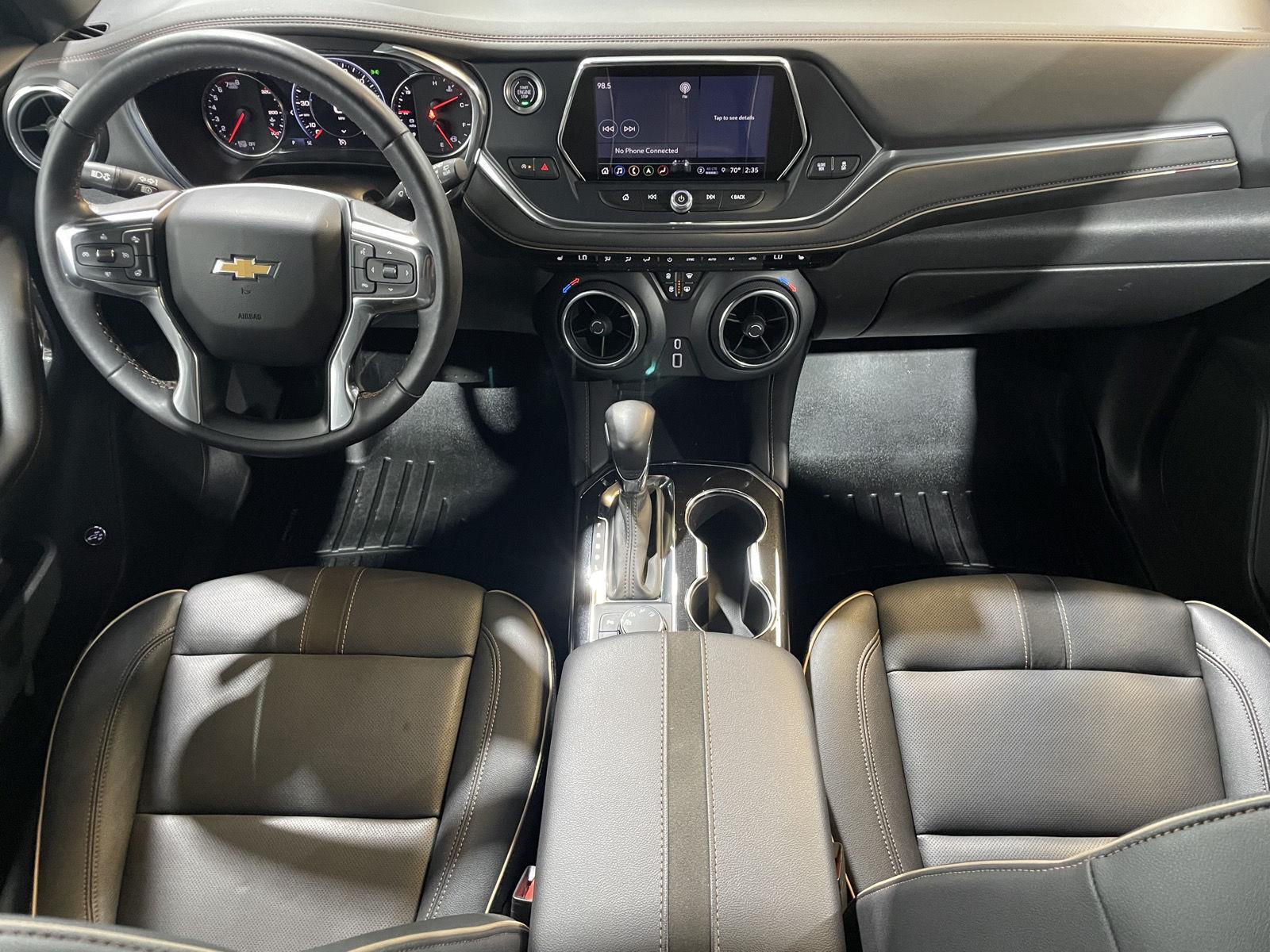 Vehicle photo 14