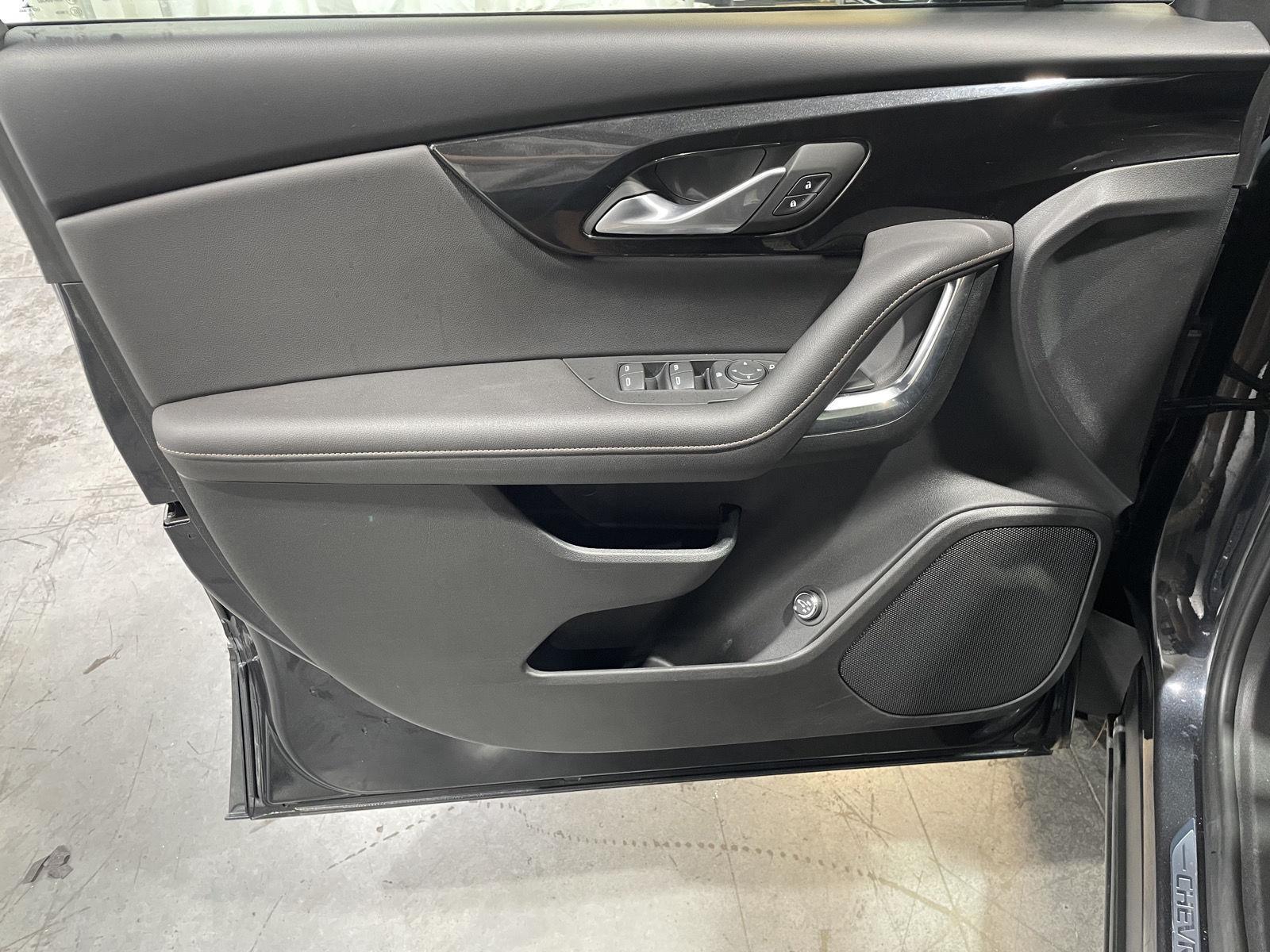 Vehicle photo 19