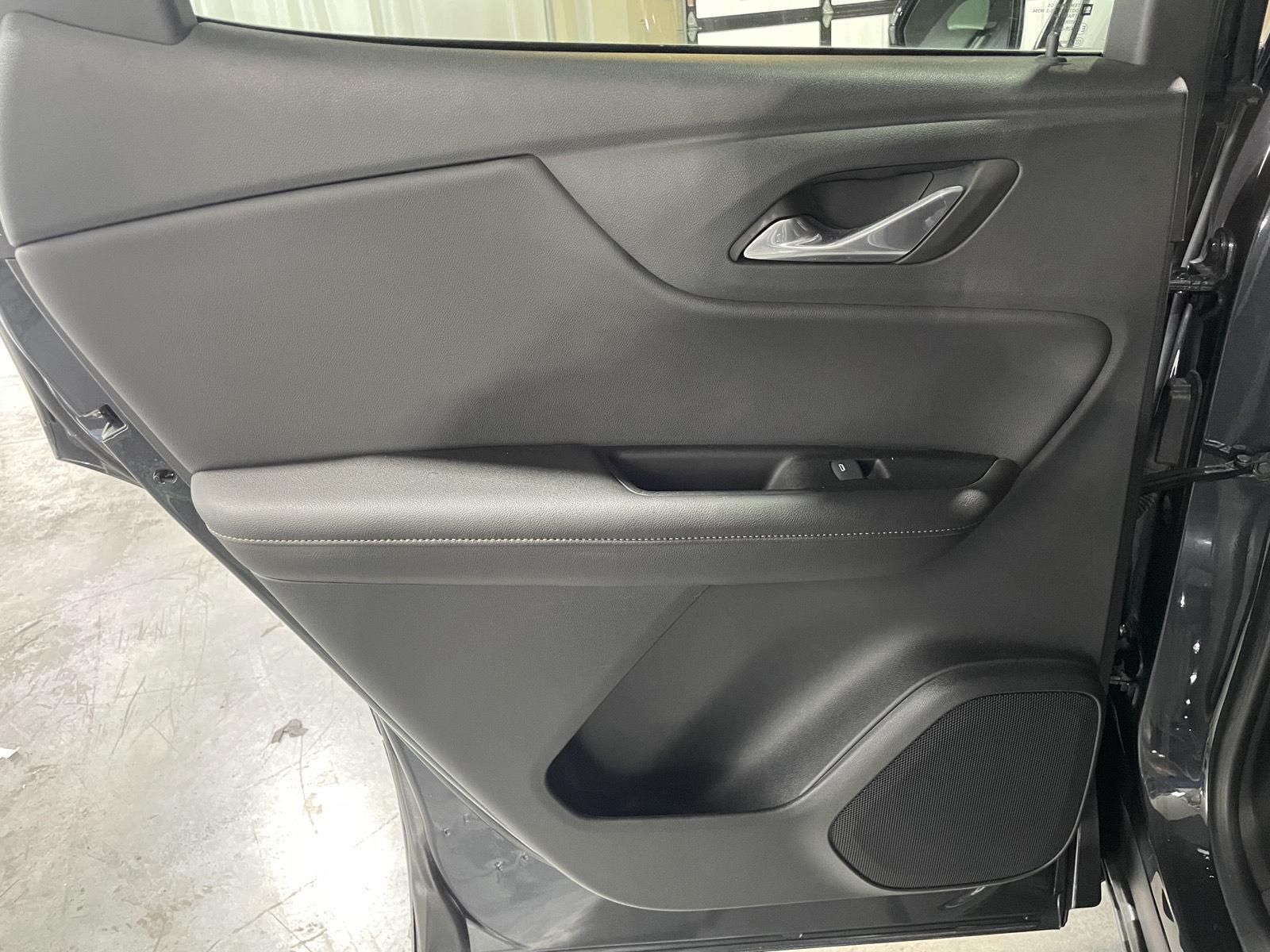 Vehicle photo 21