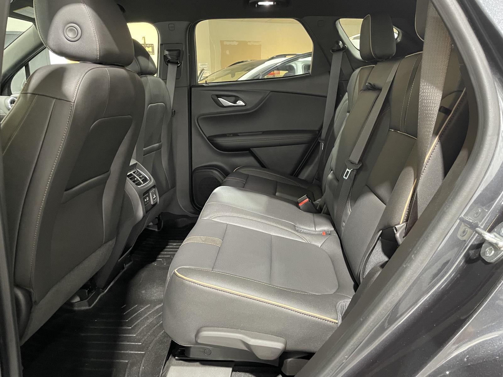 Vehicle photo 22