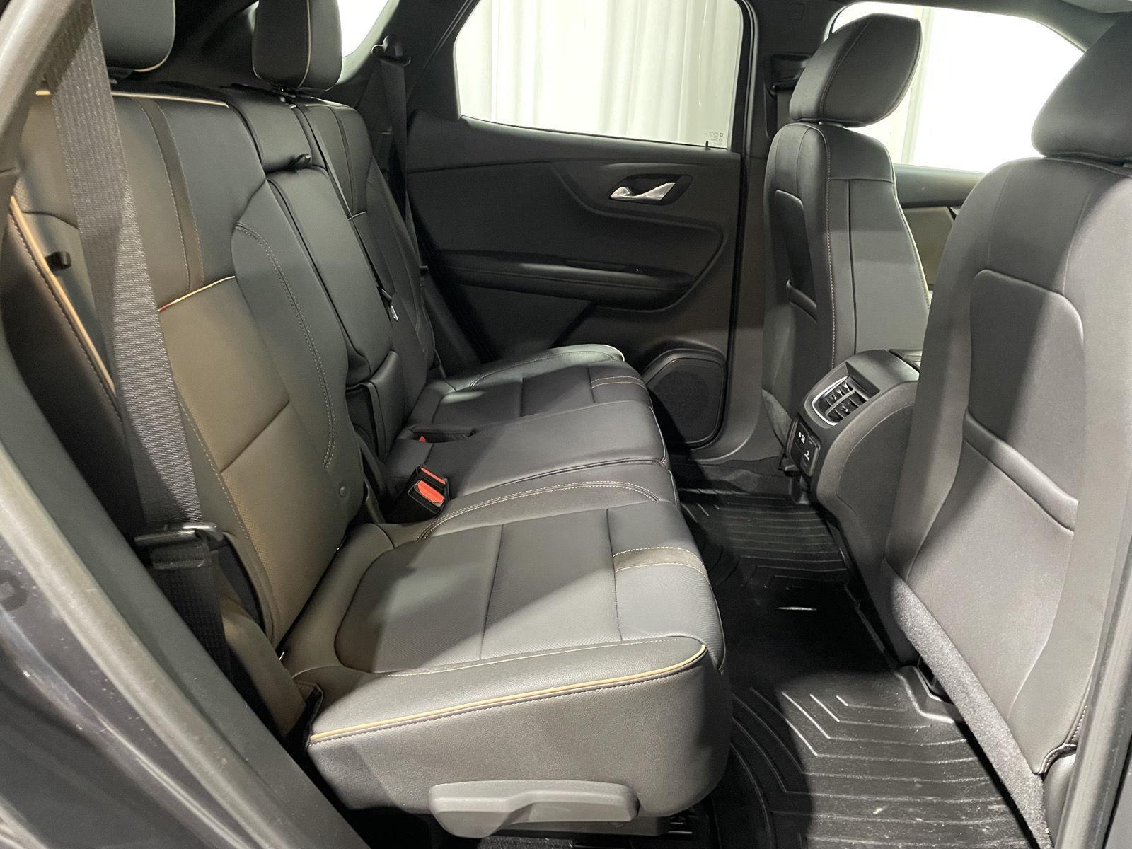 Vehicle photo 23