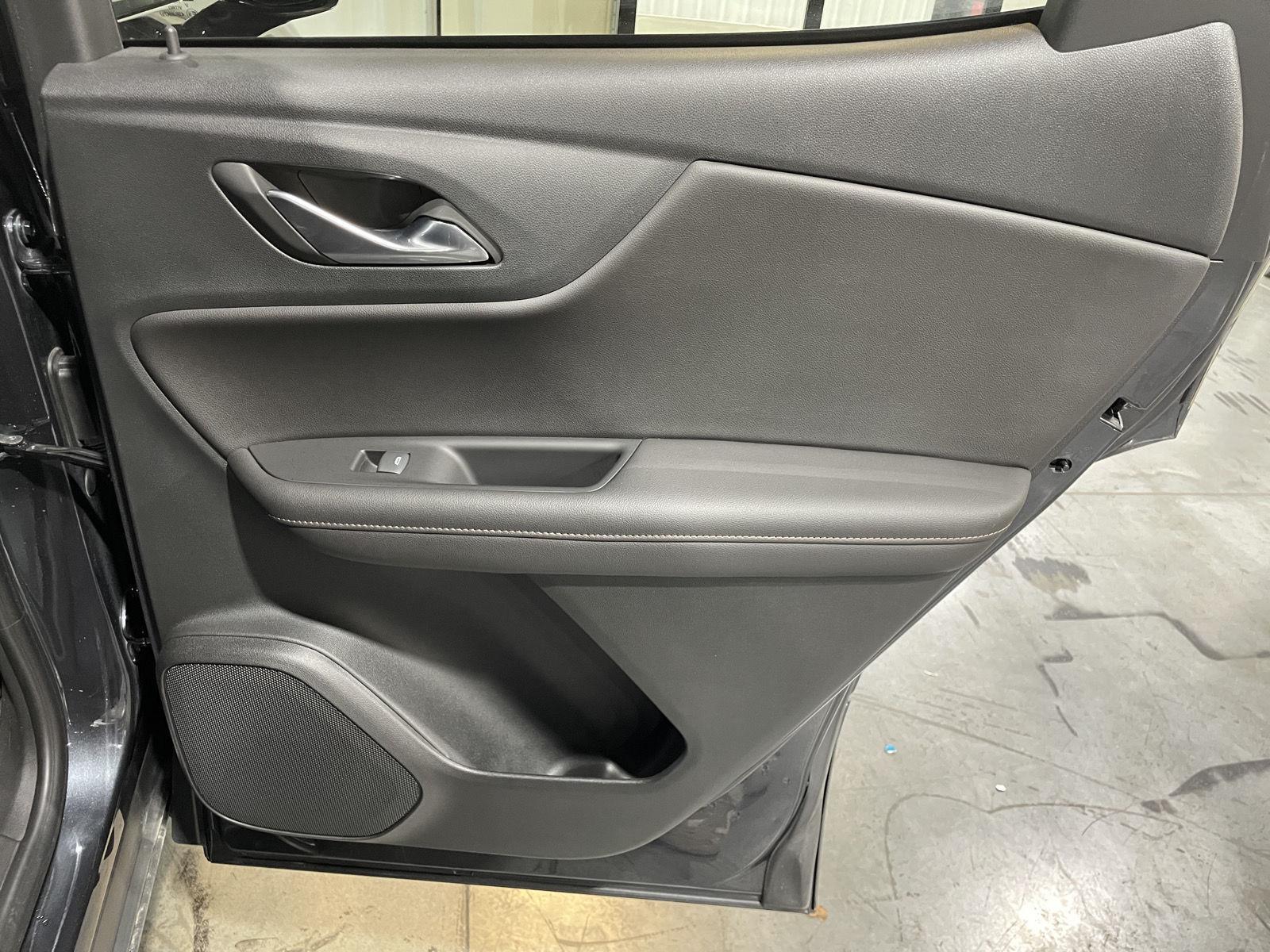Vehicle photo 24