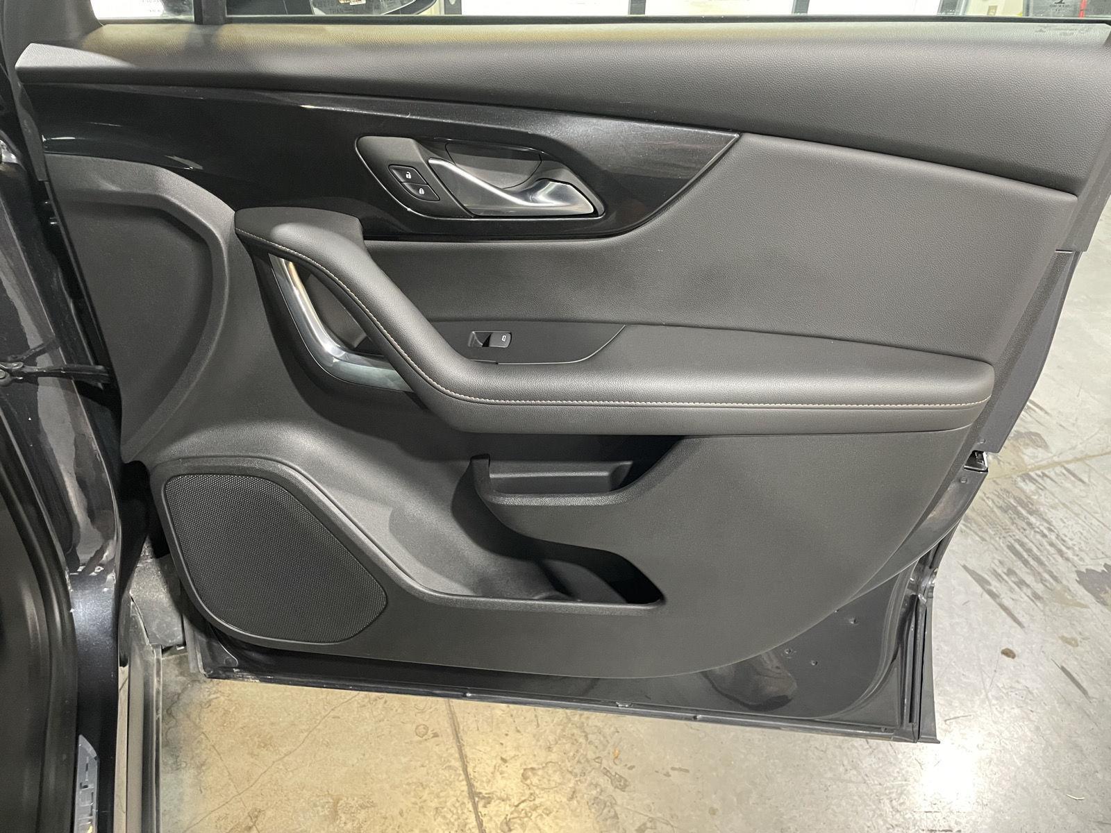 Vehicle photo 25