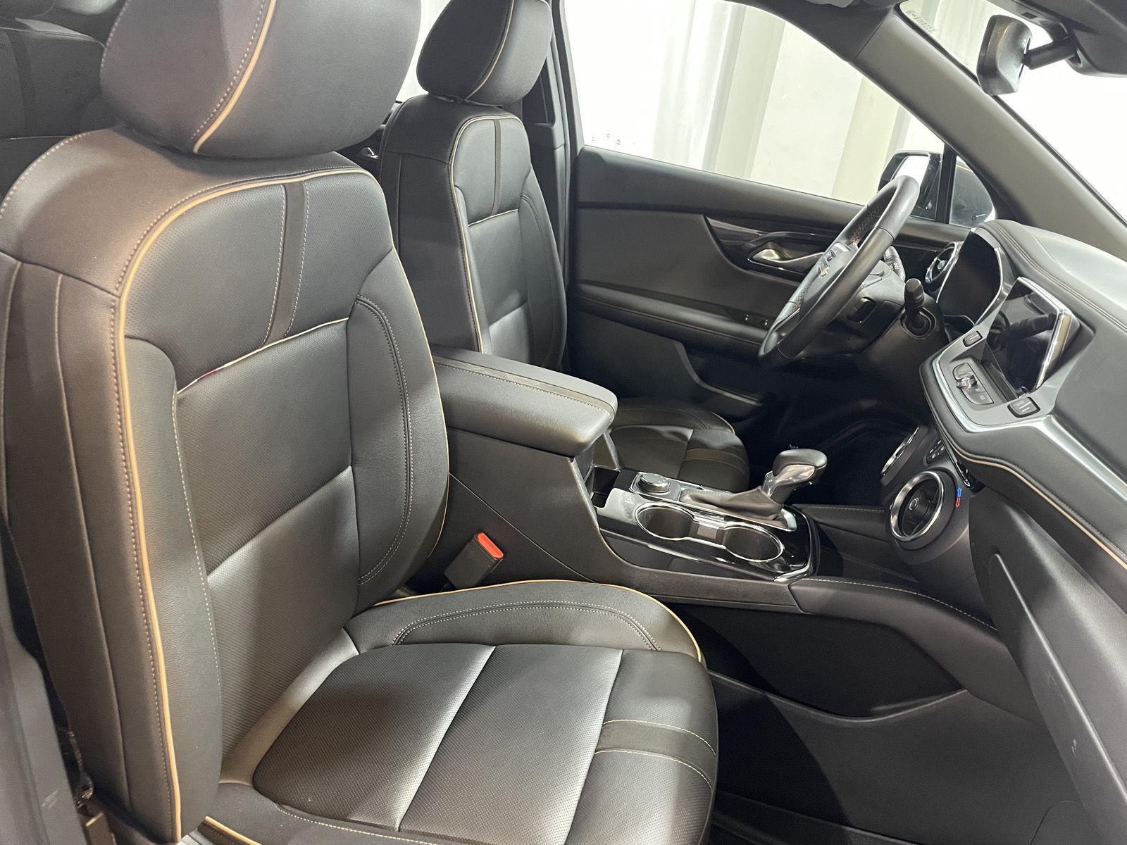Vehicle photo 26