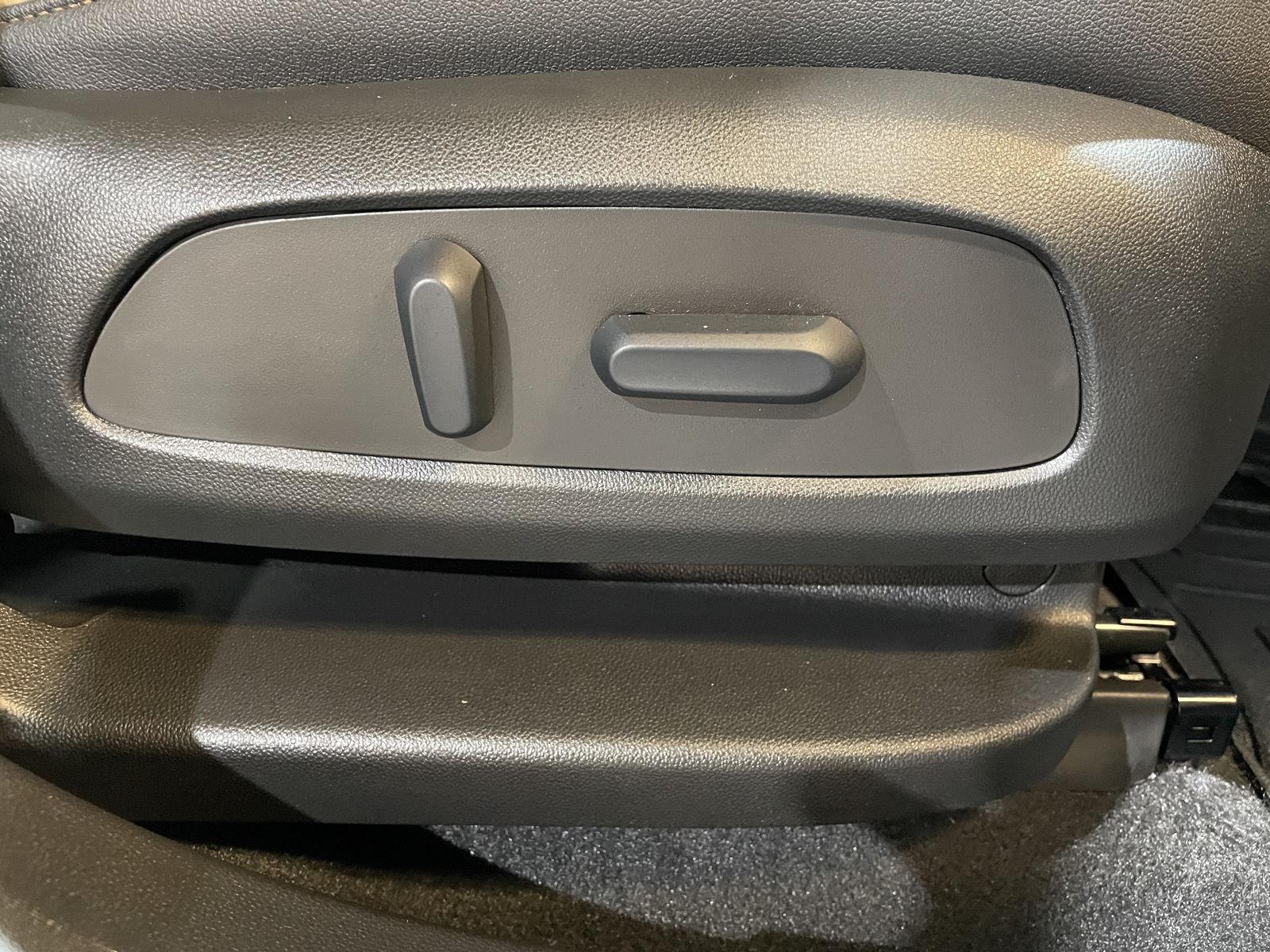 Vehicle photo 27