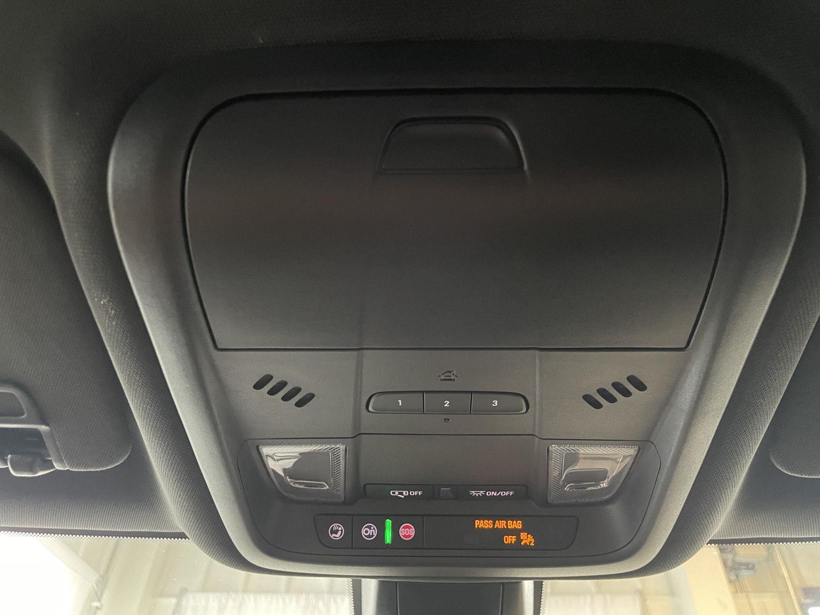 Vehicle photo 28