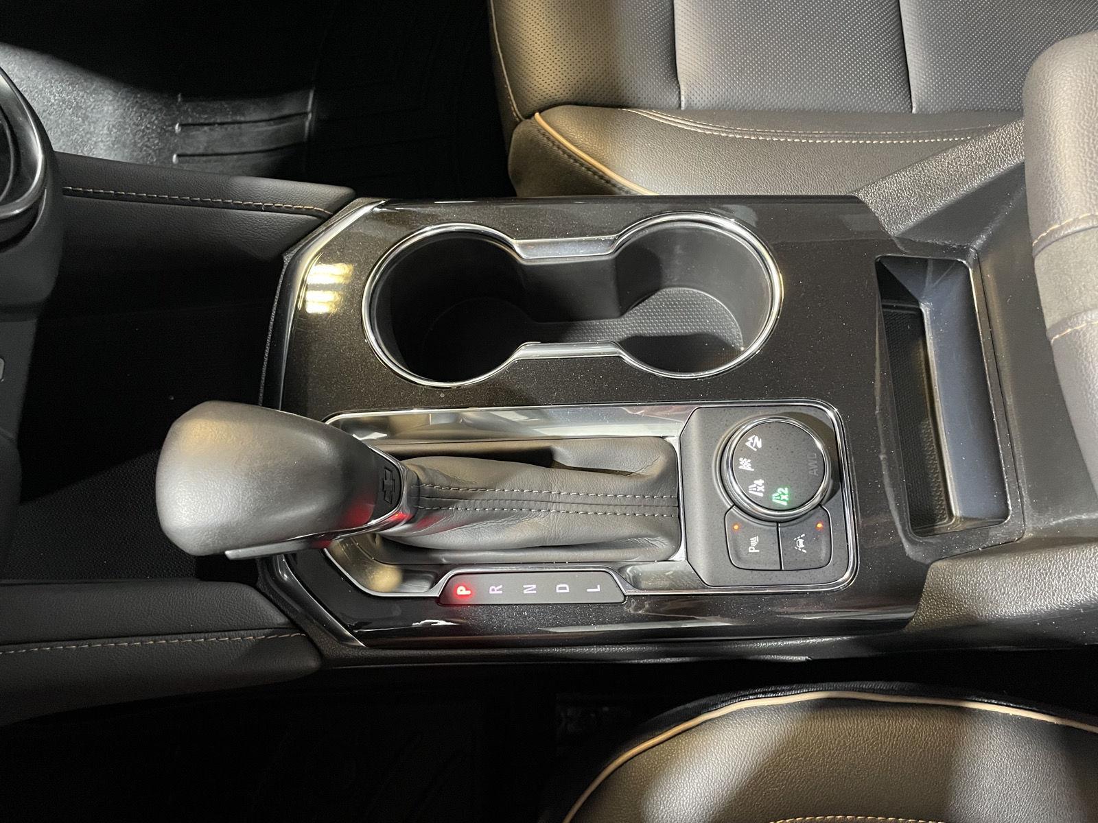 Vehicle photo 32