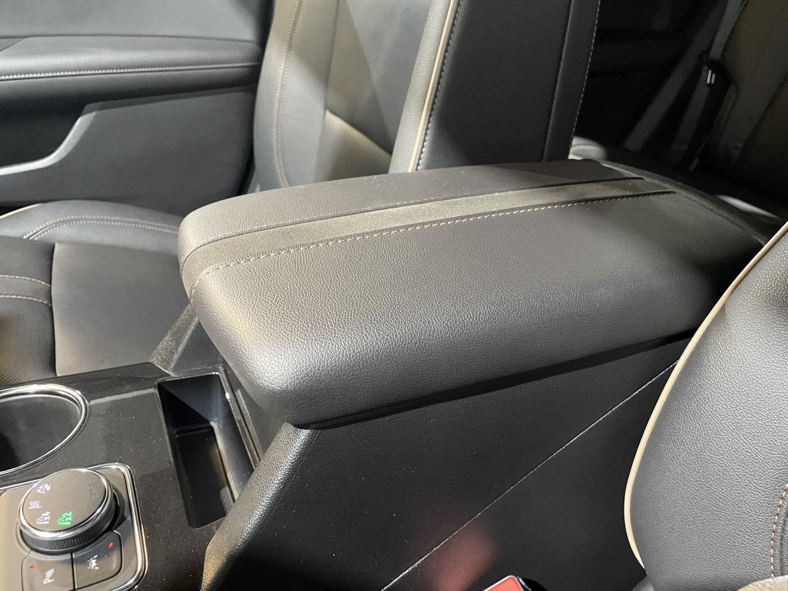 Vehicle photo 33