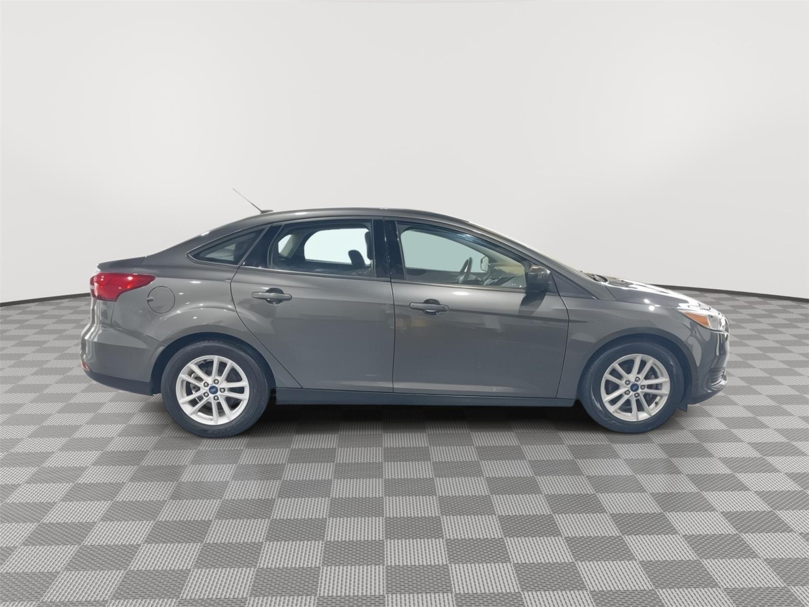 Vehicle photo 6