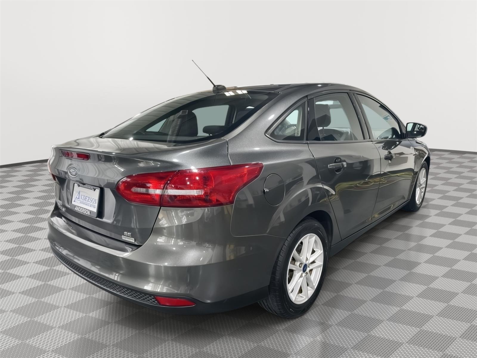 Vehicle photo 7