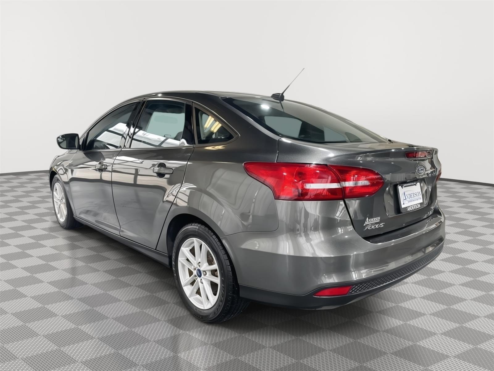 Vehicle photo 9