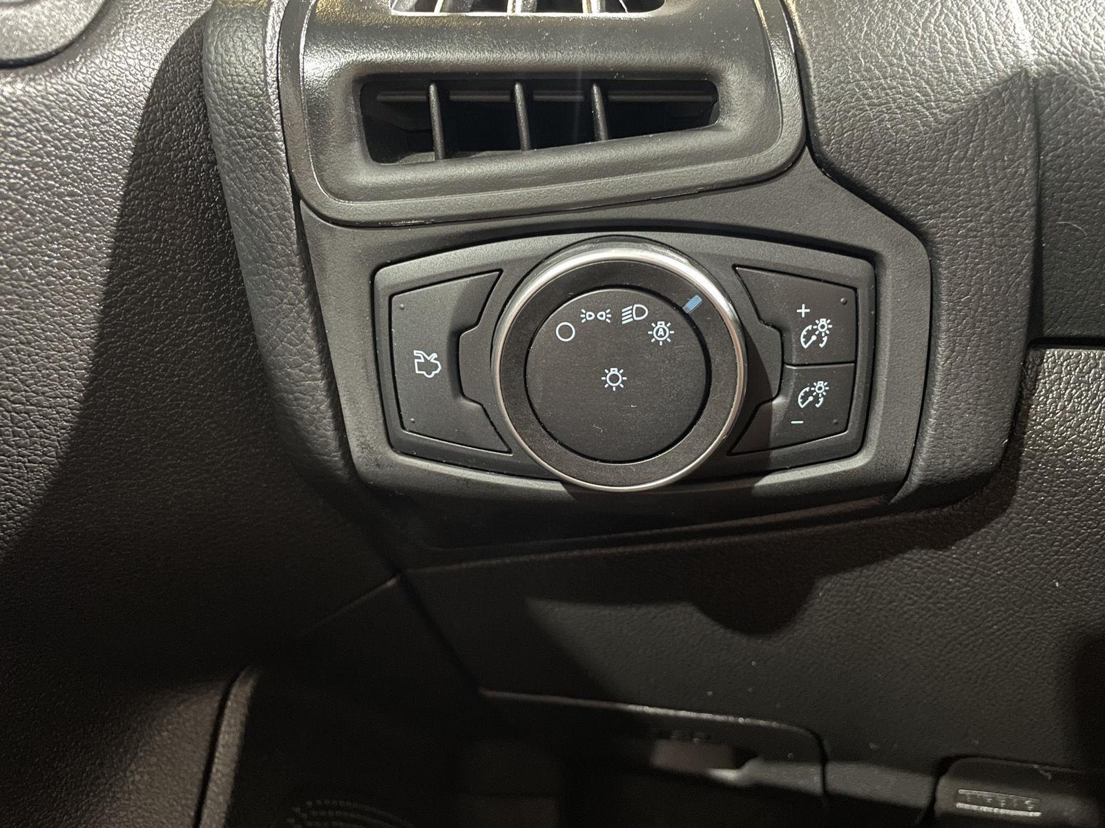 Vehicle photo 13