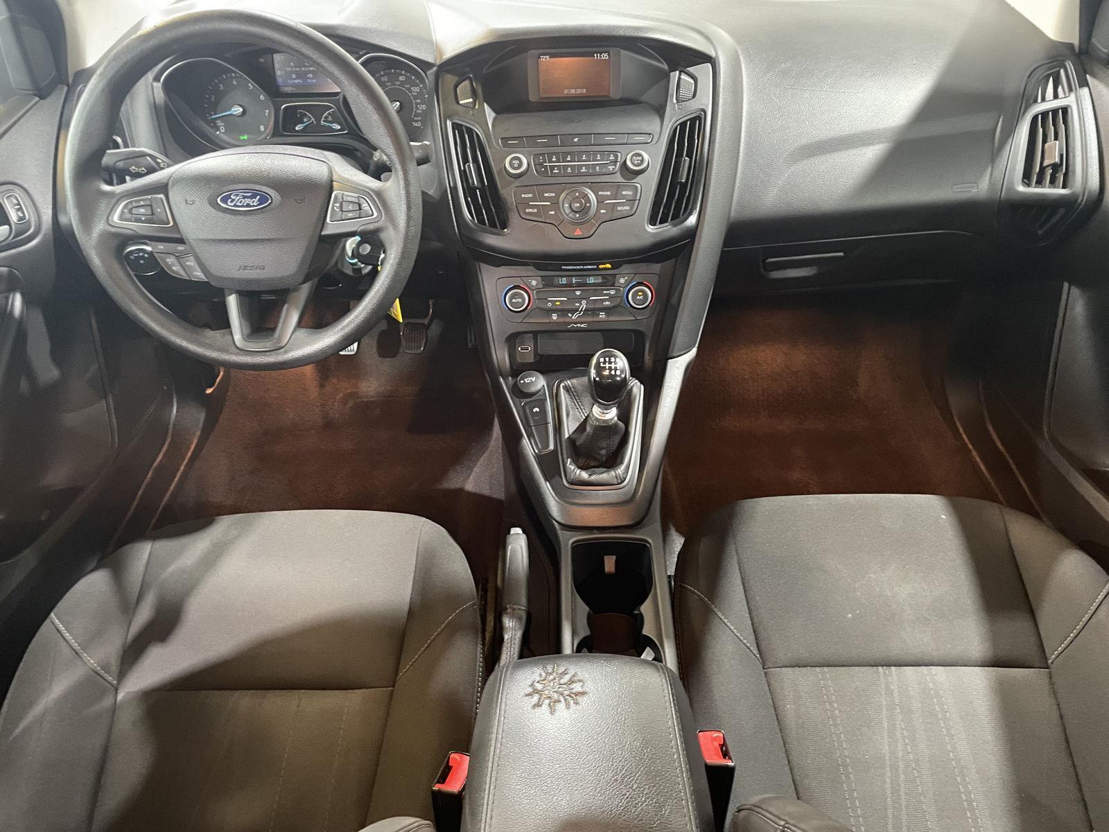 Vehicle photo 14