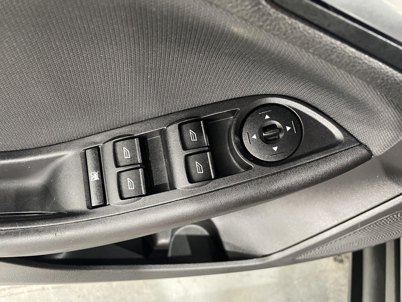 Vehicle photo 19
