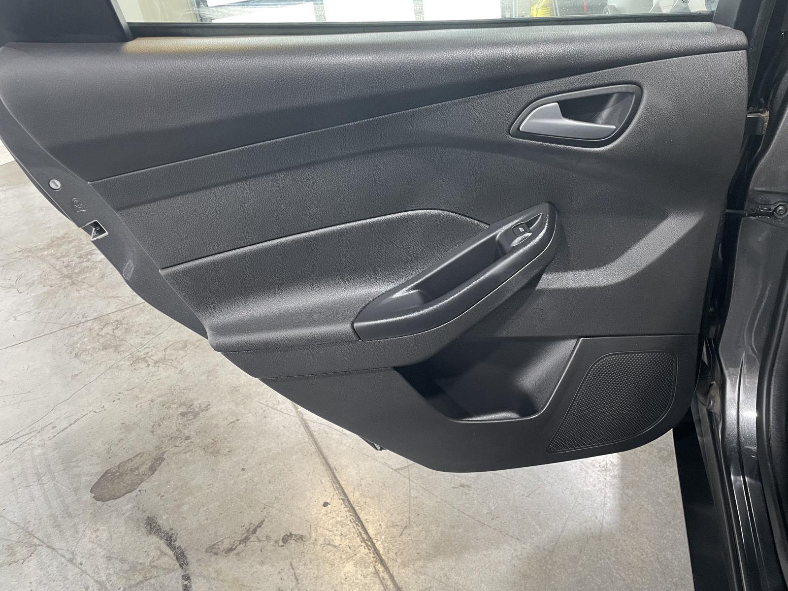 Vehicle photo 20