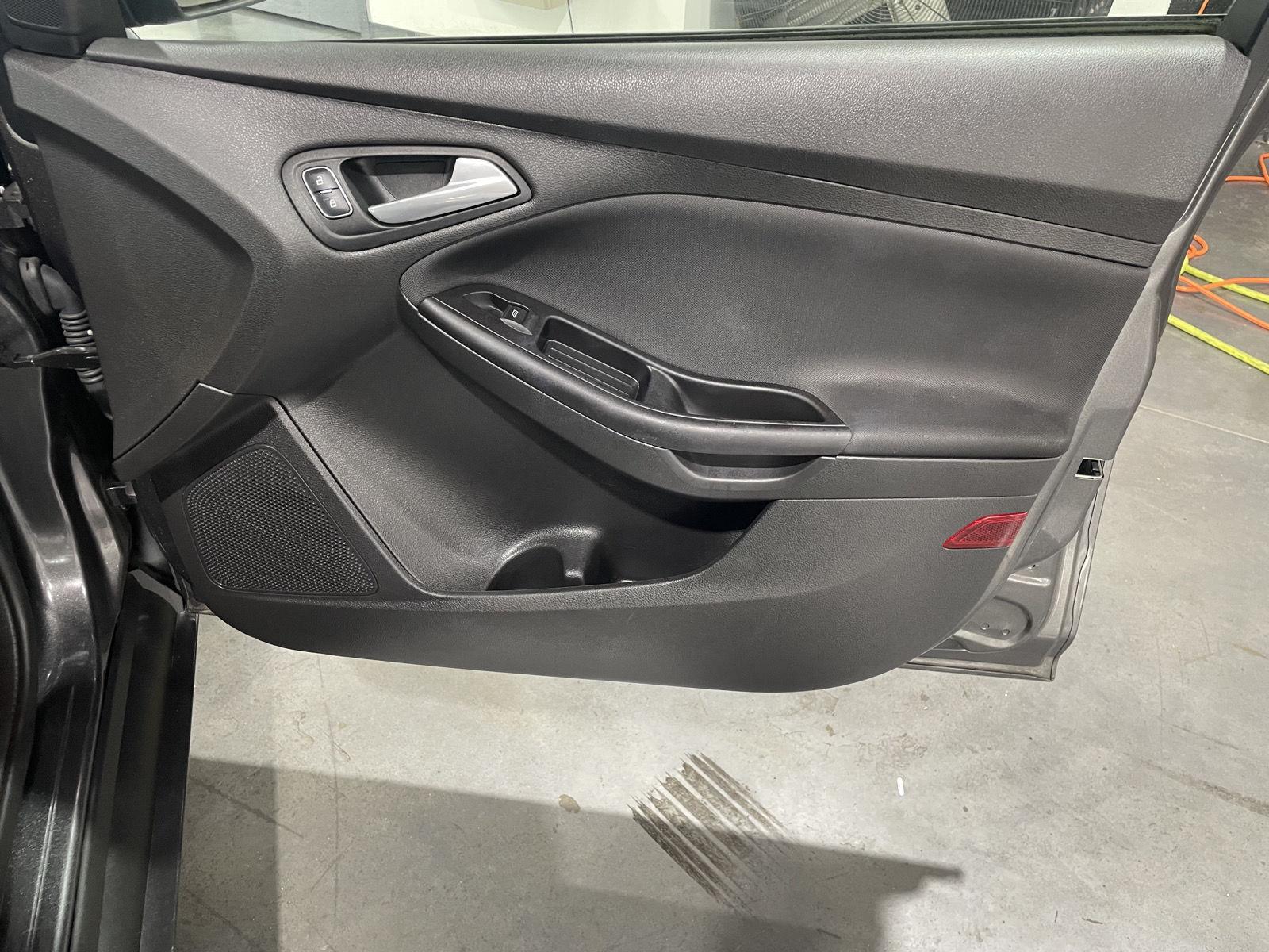 Vehicle photo 24