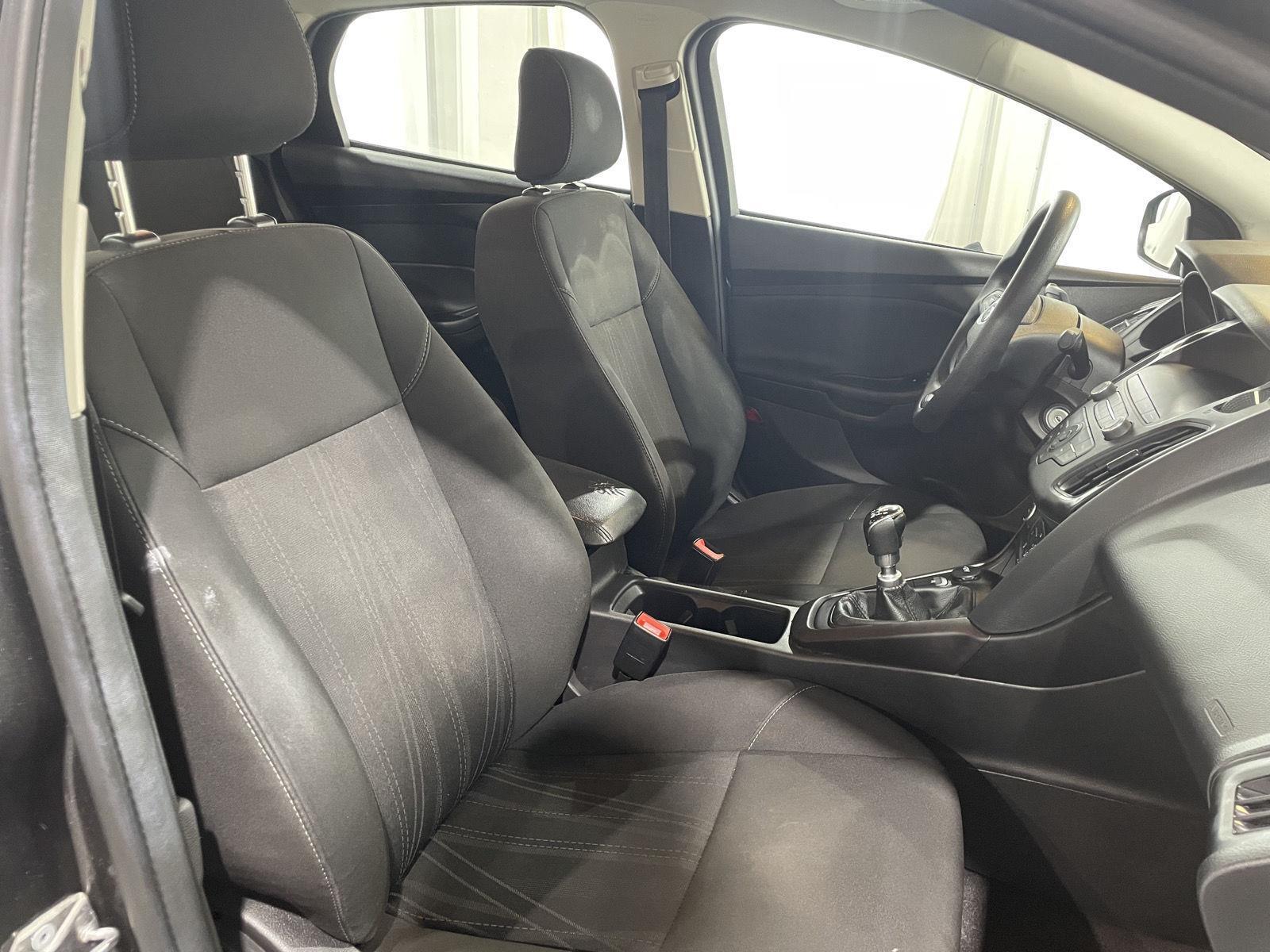 Vehicle photo 25