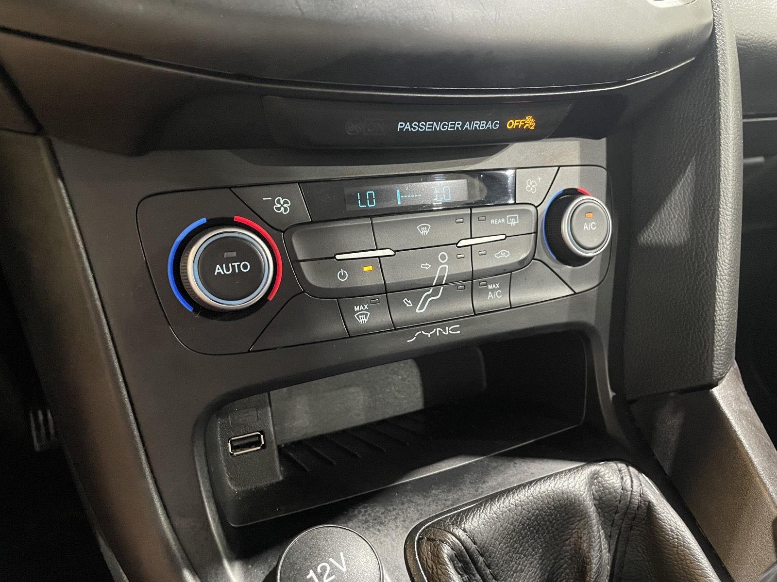 Vehicle photo 28
