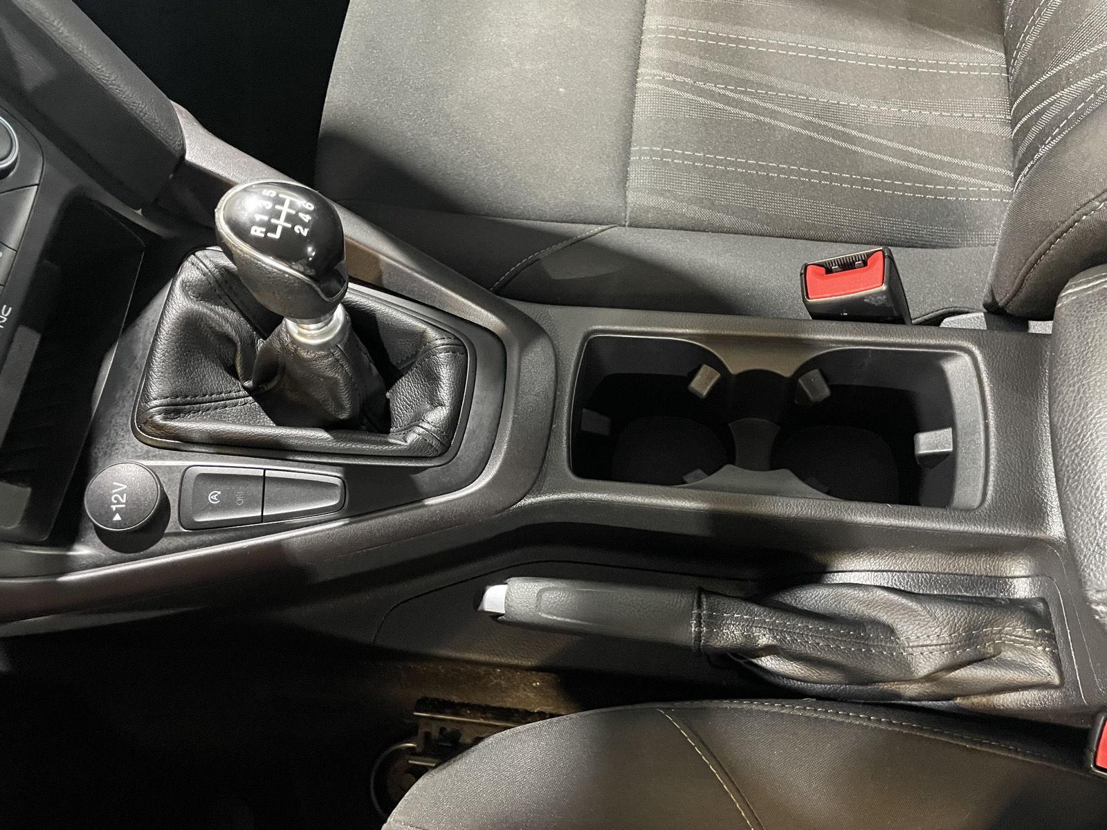 Vehicle photo 29