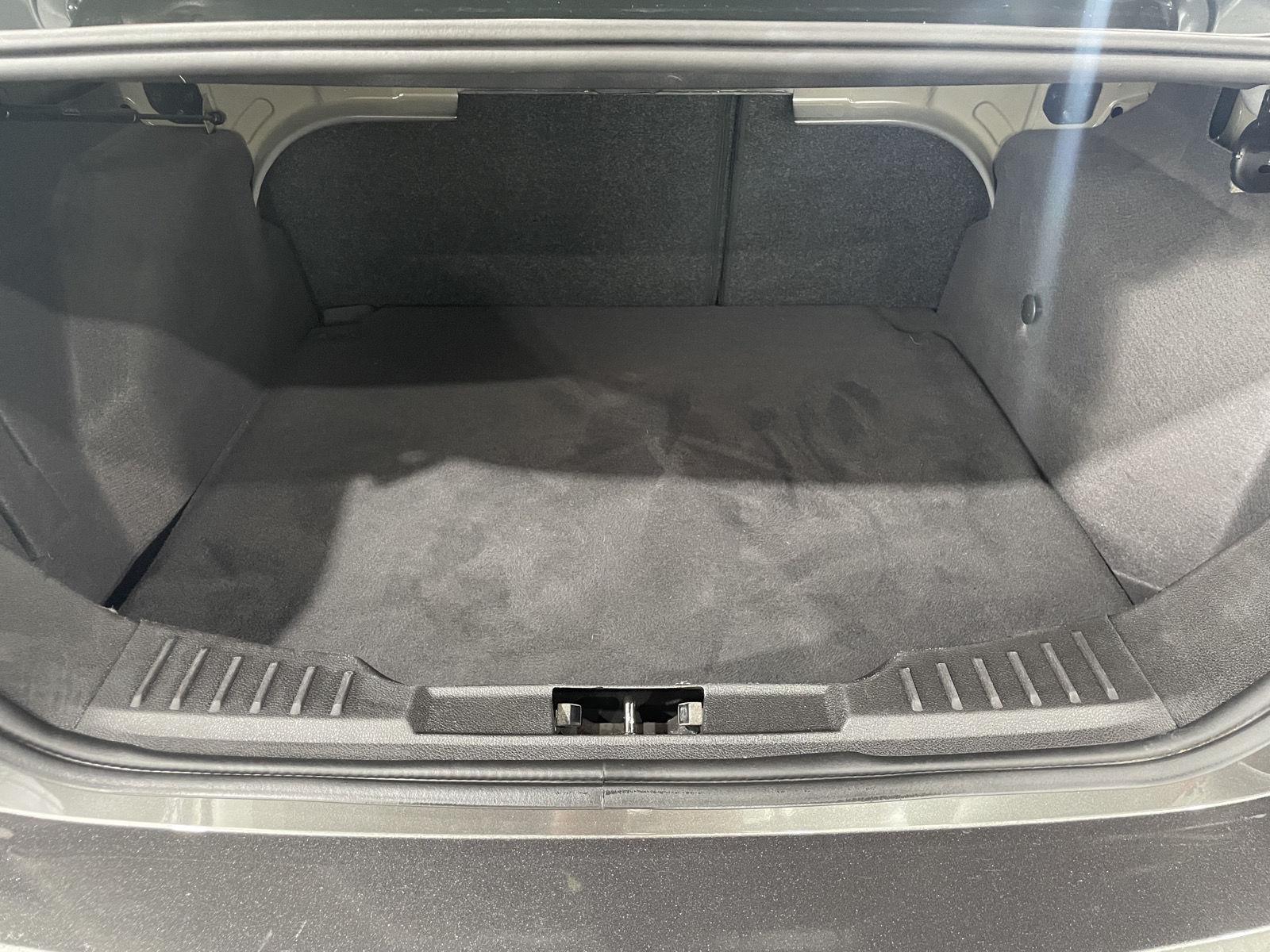 Vehicle photo 34