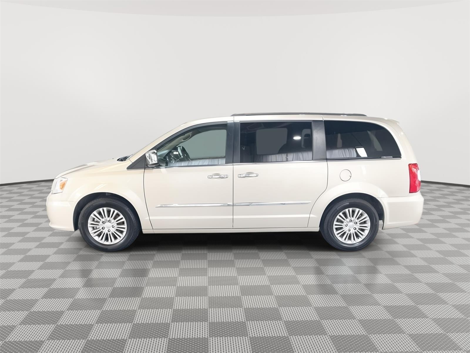 Used 2015 Chrysler Town & Country Touring-L with VIN 2C4RC1CG8FR755845 for sale in Grand Island, NE