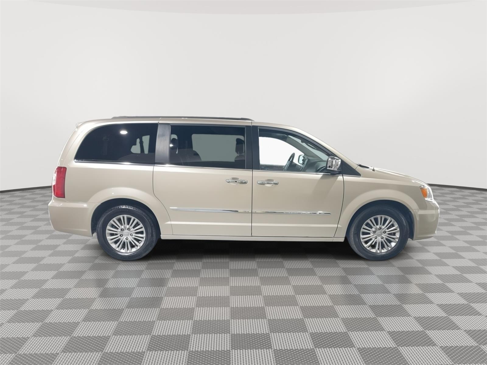Vehicle photo 6