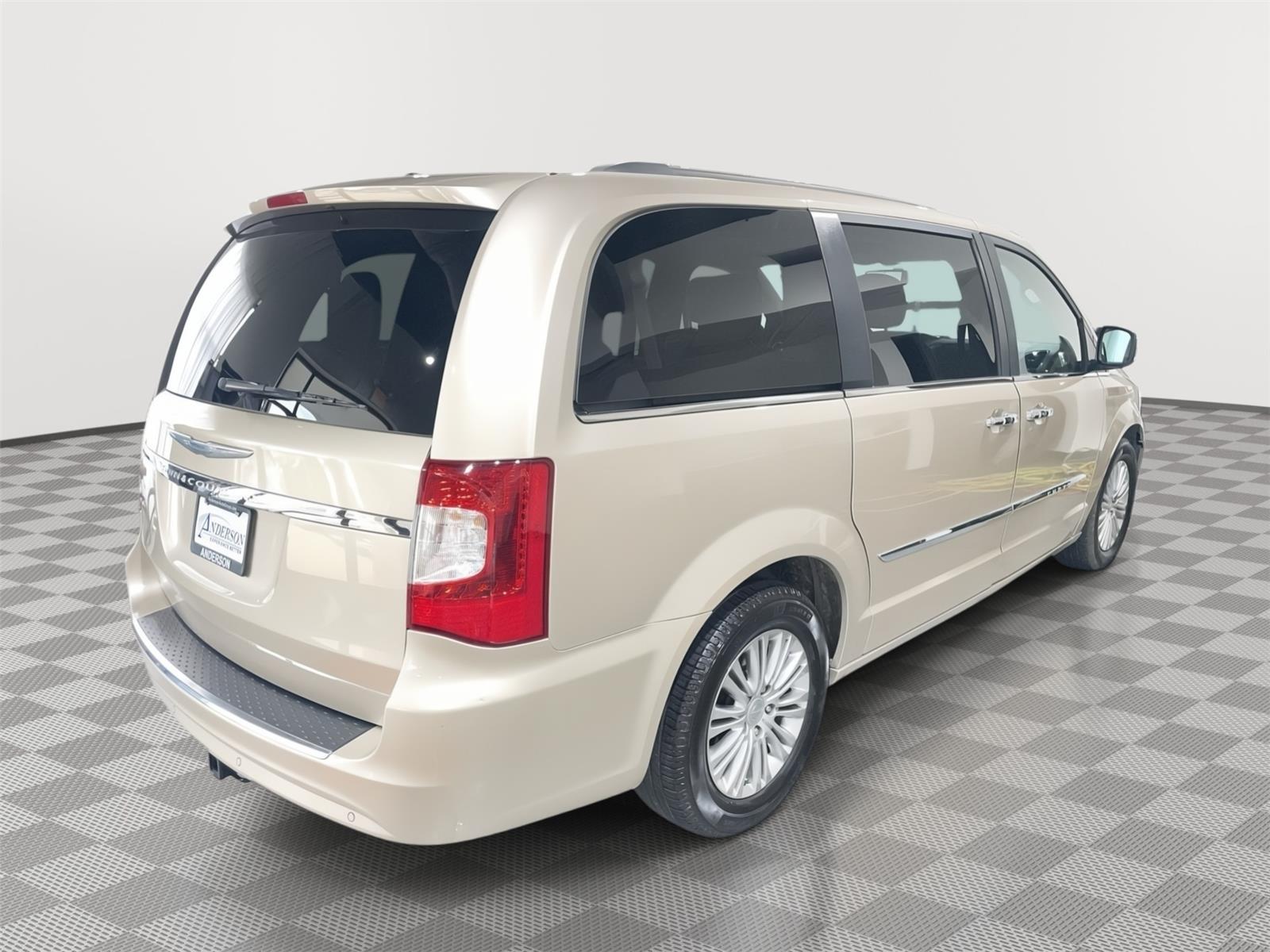 Vehicle photo 7