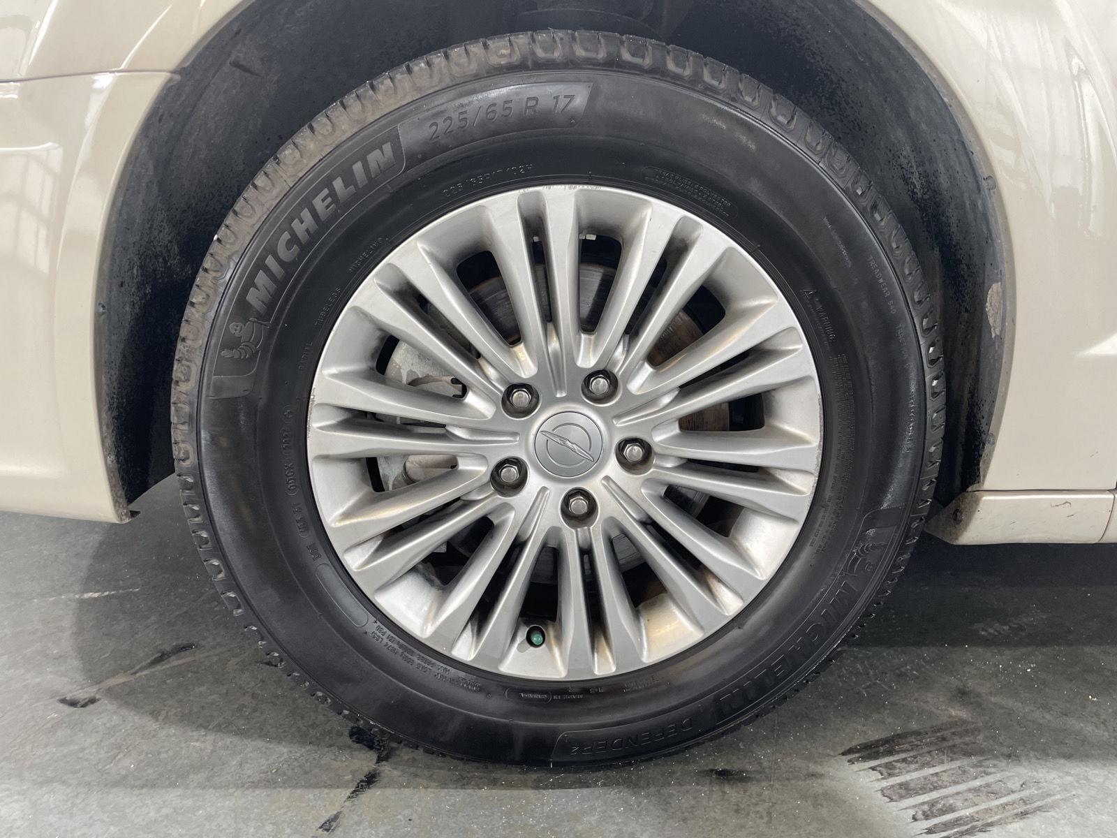 Vehicle photo 10