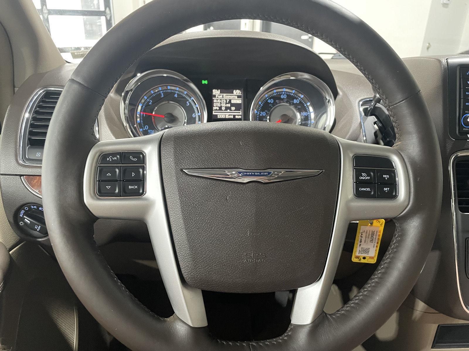 Vehicle photo 12