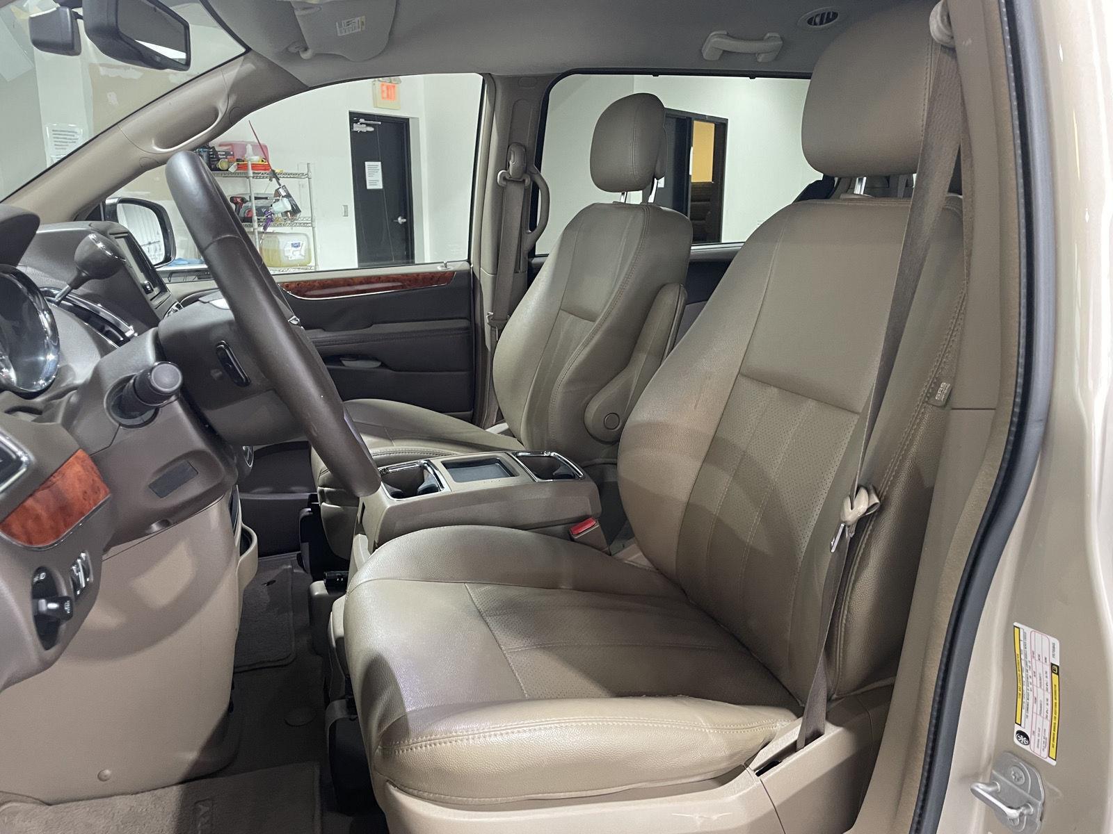 Vehicle photo 17