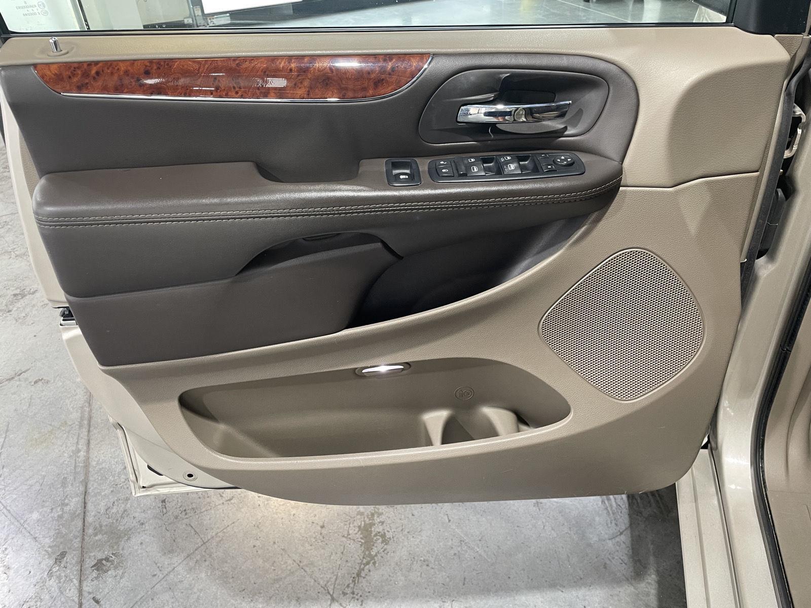 Vehicle photo 19
