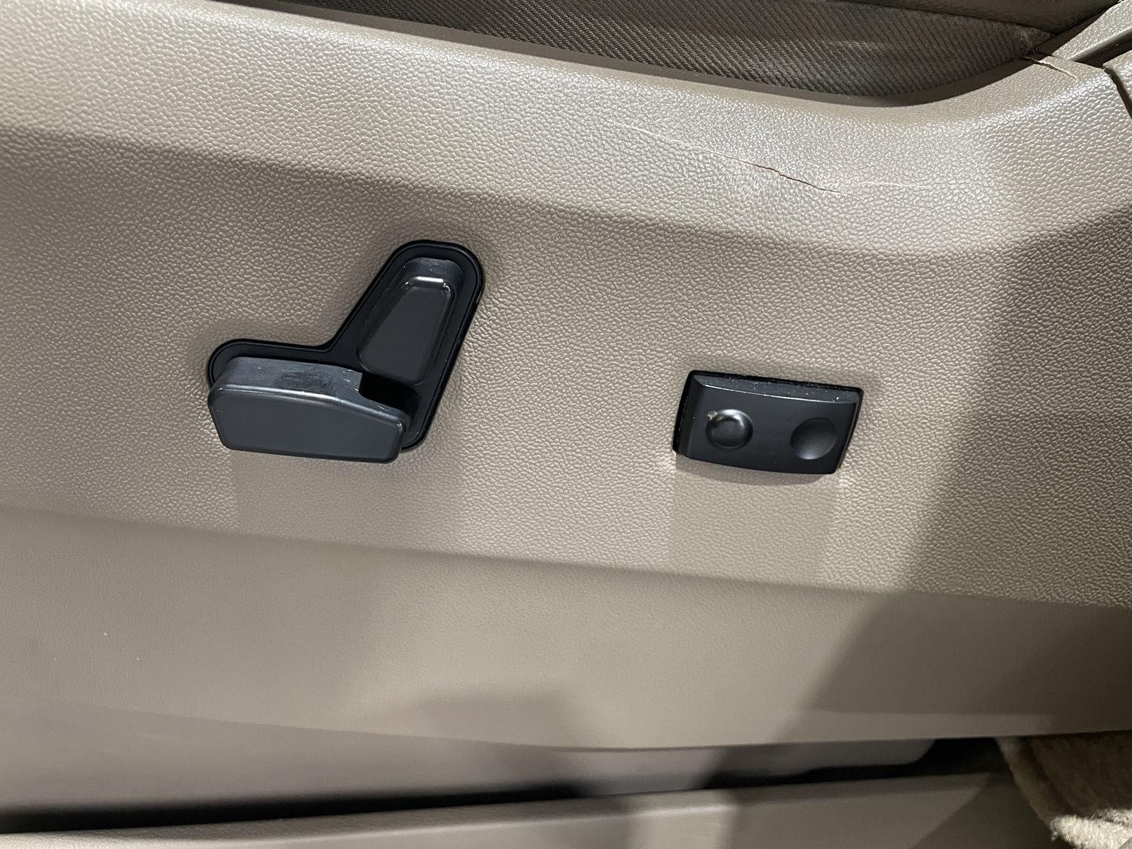 Vehicle photo 21