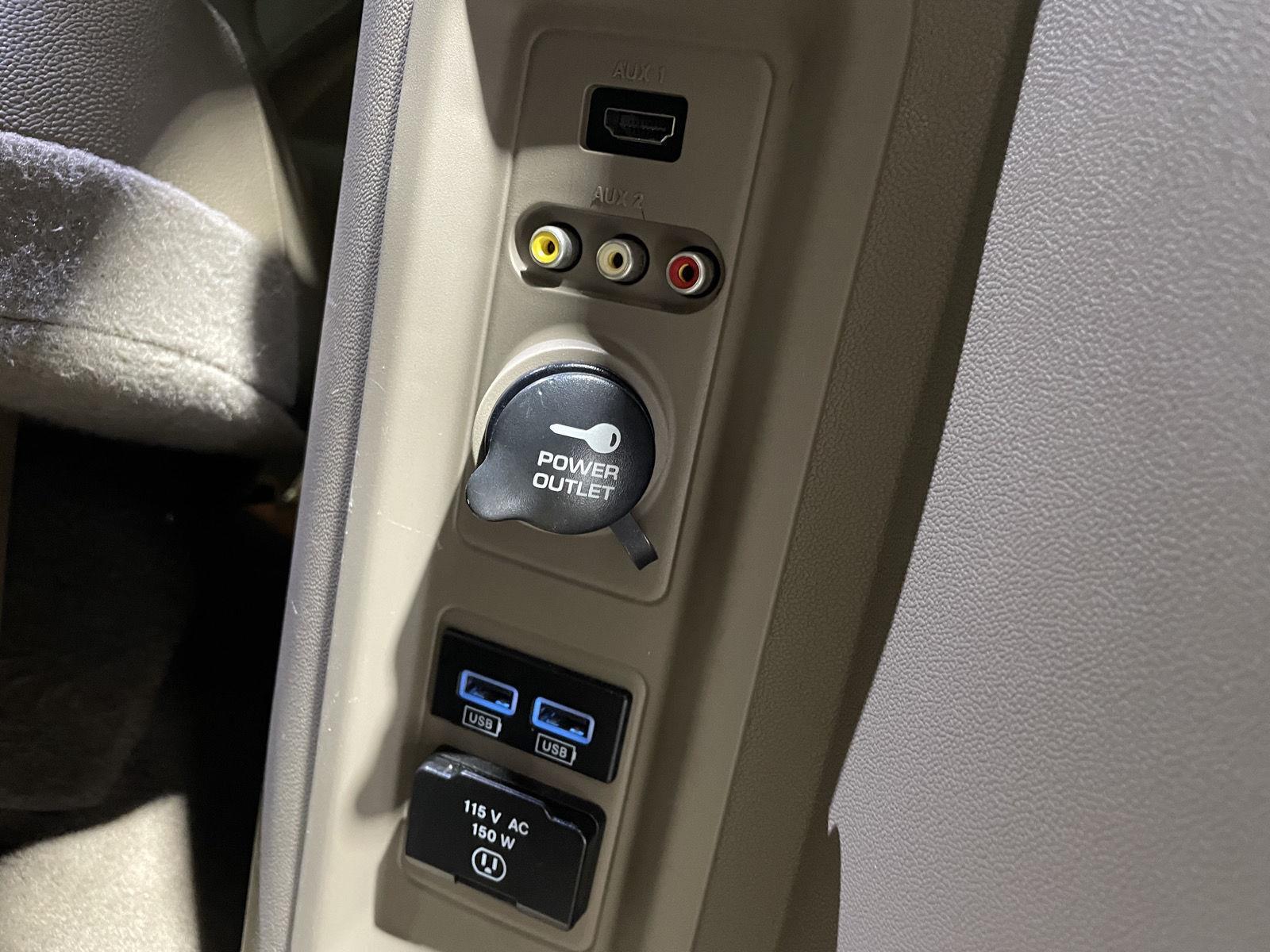 Vehicle photo 23